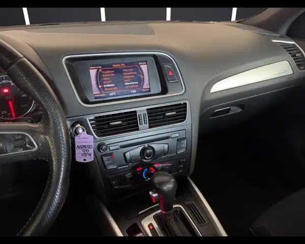 Audi Q5 view 14