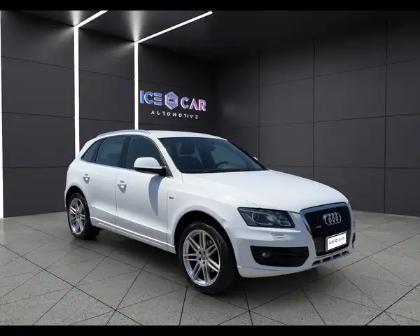 Audi Q5 view 3