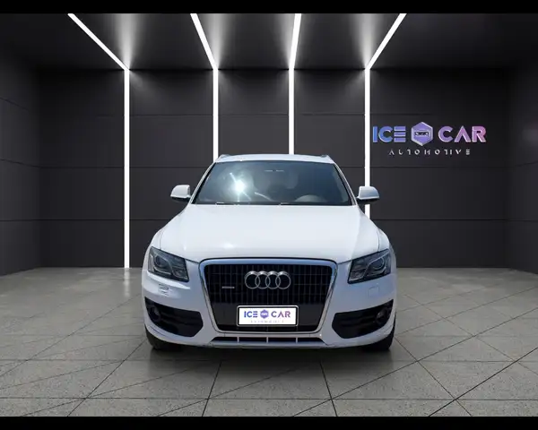Audi Q5 view 2