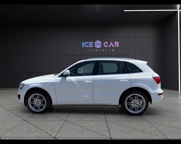 Audi Q5 view 8