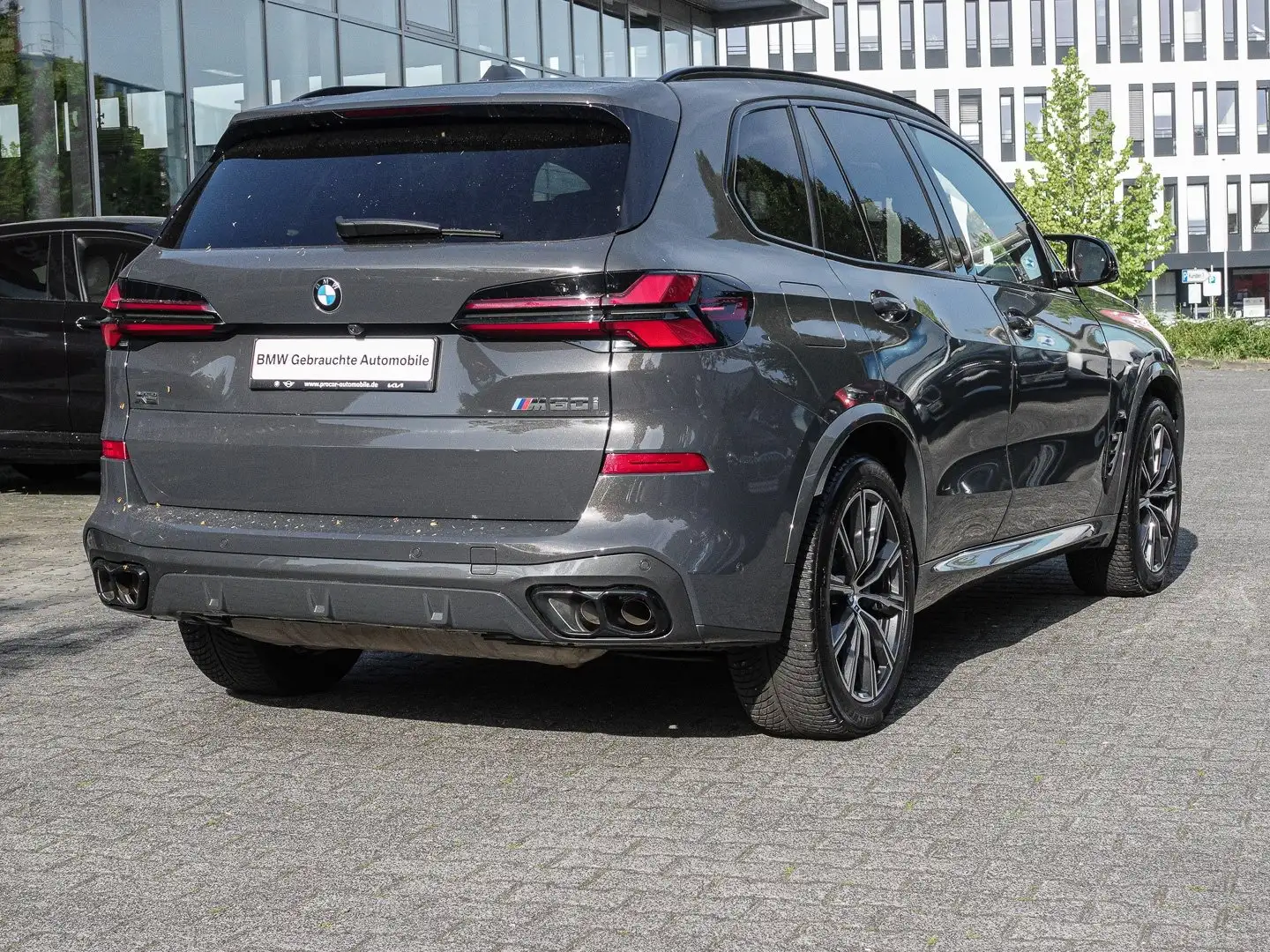 BMW X5 M60i xDrive leas.ab 965€,DAProf,PAPrfof,SKYLOUNGE, Gris - 2