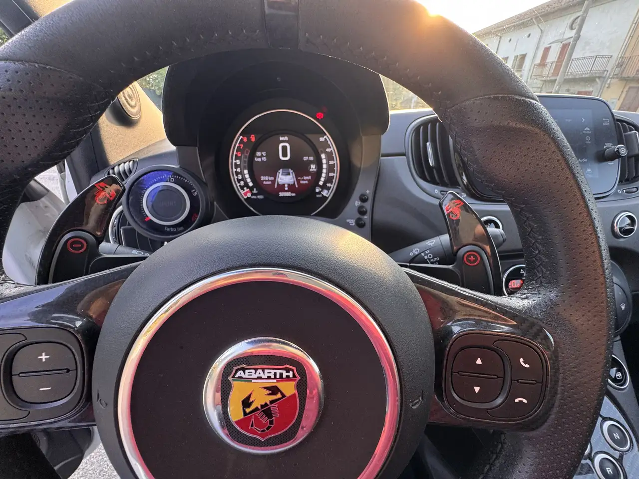 Abarth 695C 2022 — фото 11