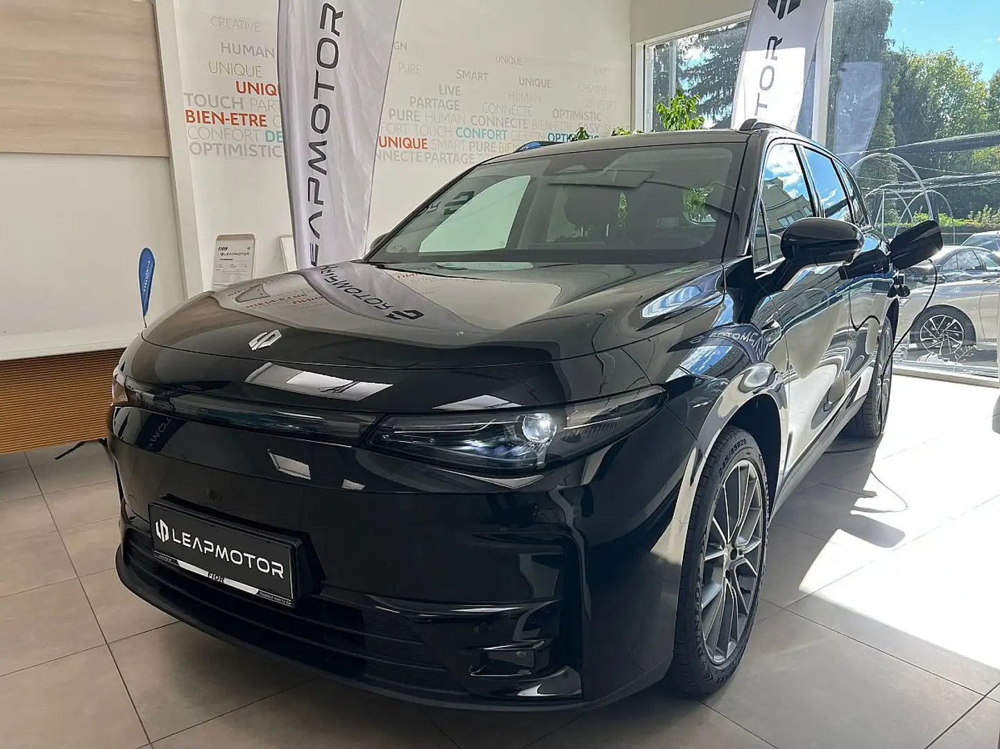 Leapmotor C10 Elektro 70kWh Design PRO (L1019) Schwarz - 1