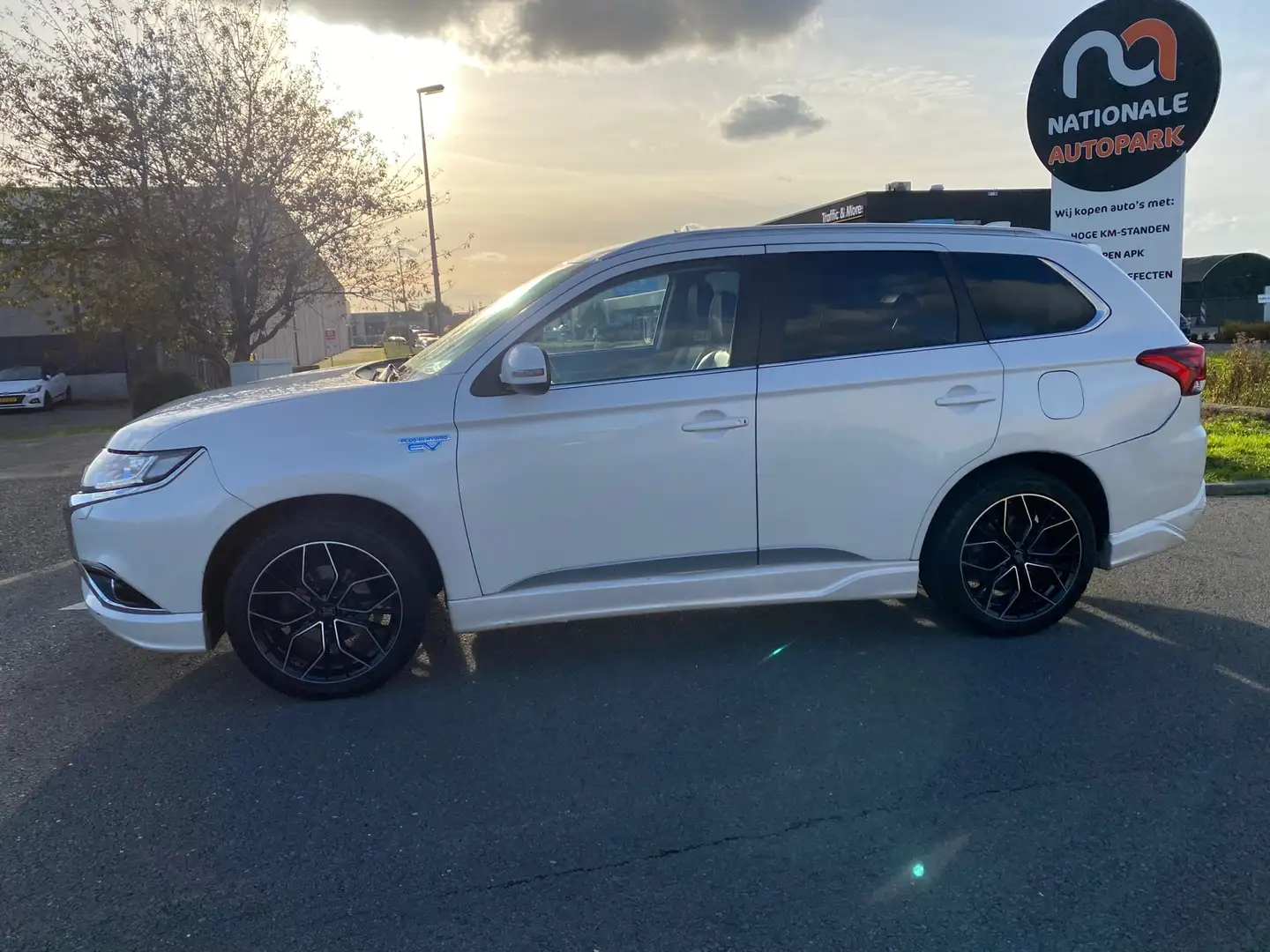 Mitsubishi Outlander 2015 * 2.0 PHEV Business Edition – Ruim, Luxe en H Wit - 2