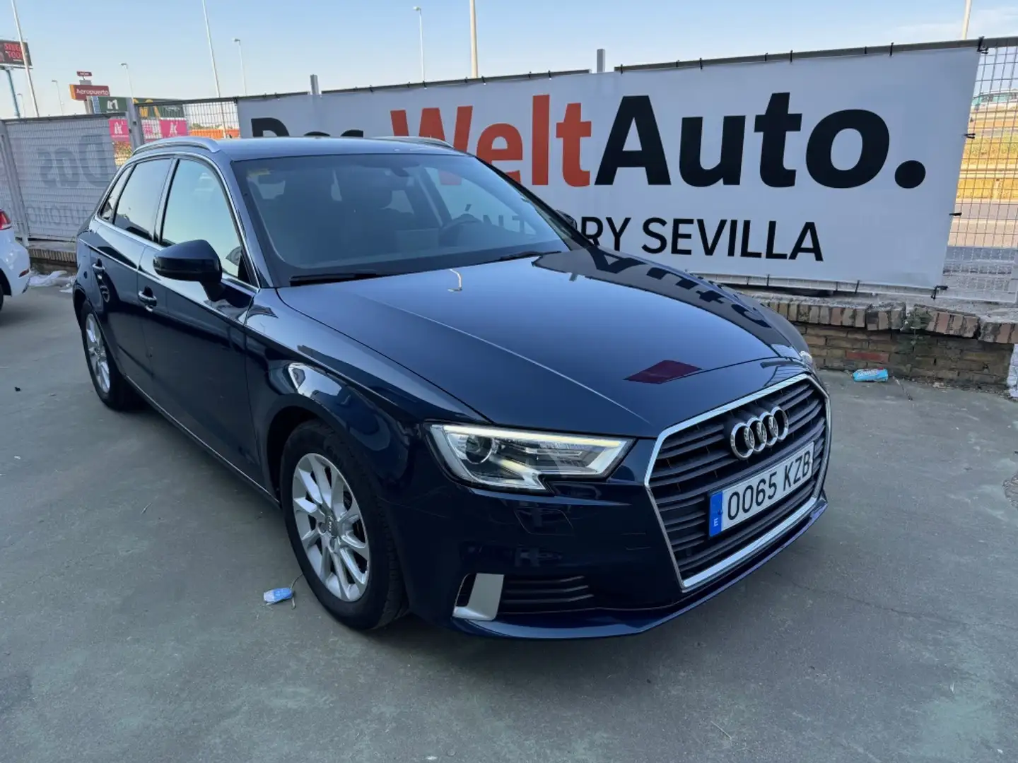 Audi A3 Sportback 2.0TDI Sport Edition 110kW Bleu - 2