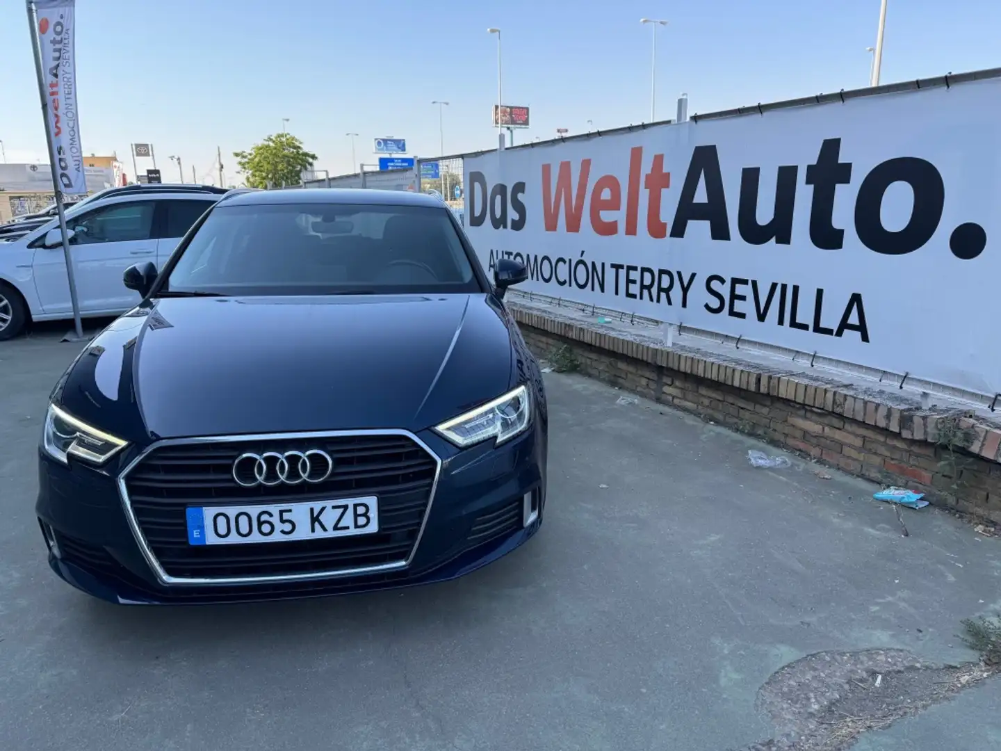 Audi A3 Sportback 2.0TDI Sport Edition 110kW Bleu - 1
