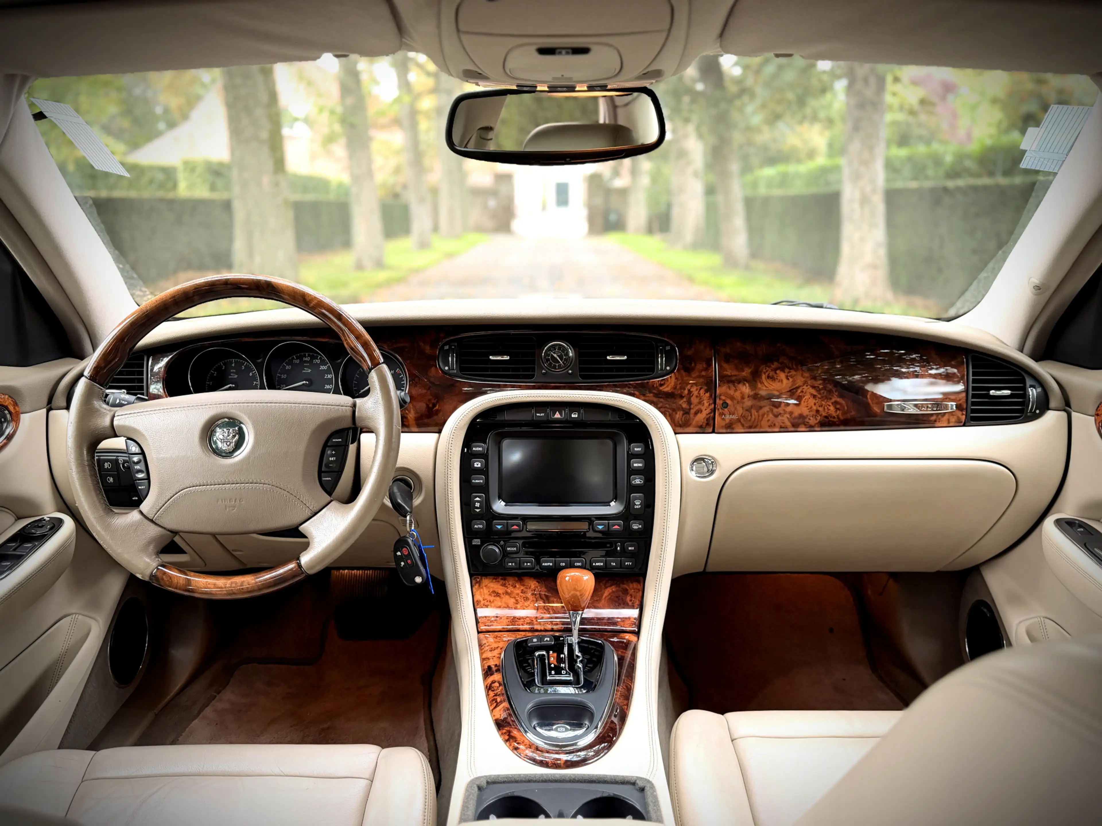 Jaguar XJ 4.2 V8 Executive / YOUNGTIMER / LEDER / SERVICEFIL — photo 8