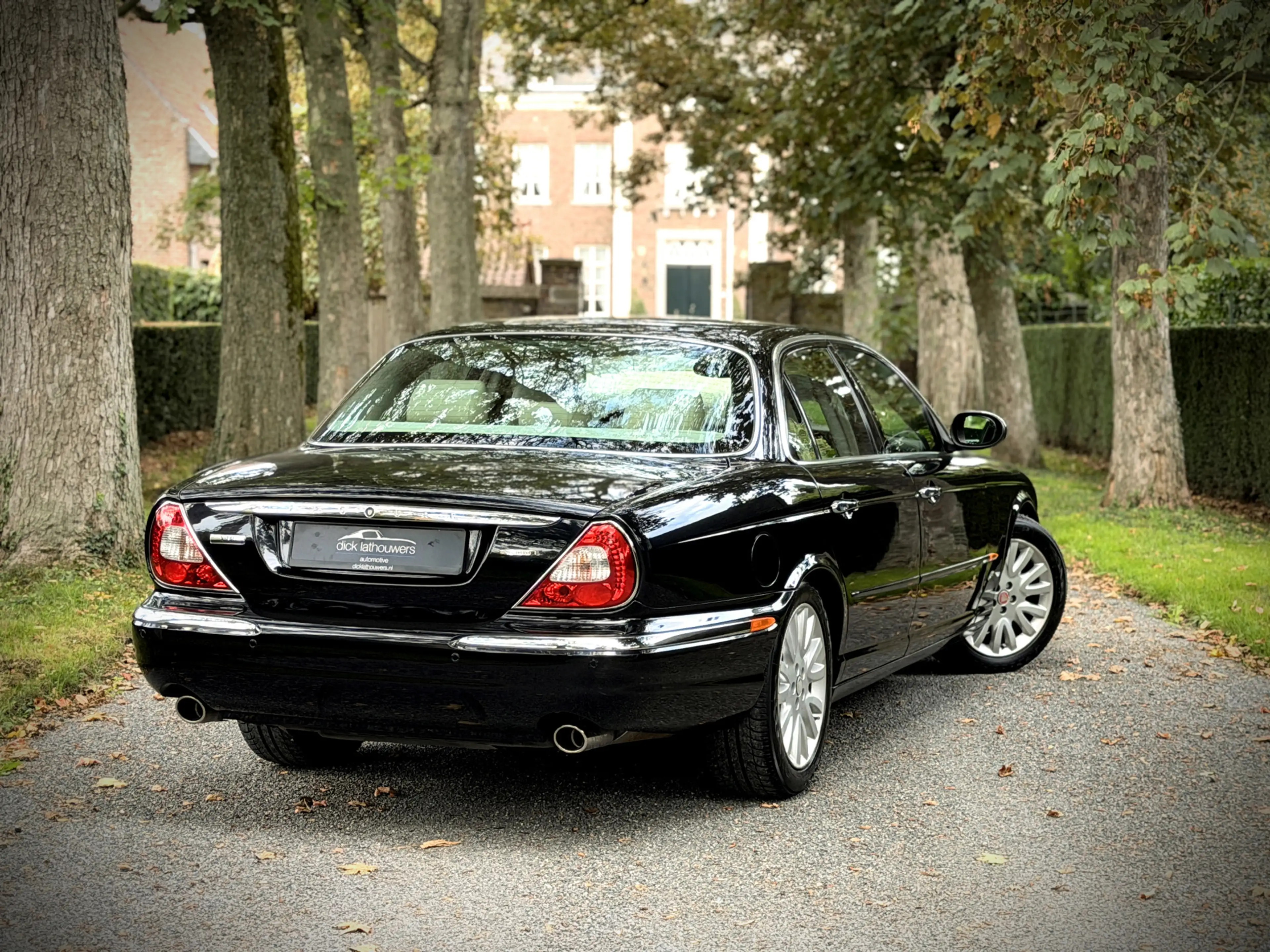 Jaguar XJ 4.2 V8 Executive / YOUNGTIMER / LEDER / SERVICEFIL — photo 2