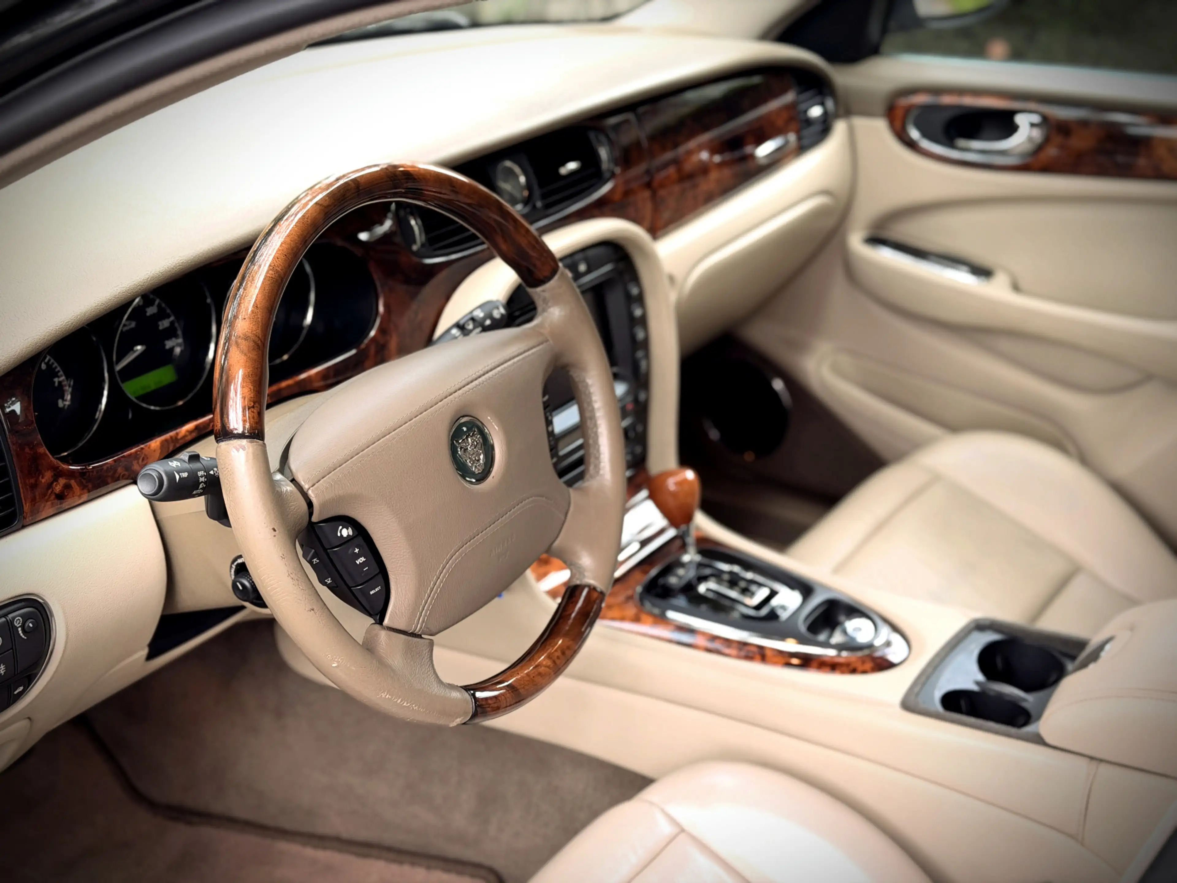 Jaguar XJ 4.2 V8 Executive / YOUNGTIMER / LEDER / SERVICEFIL — photo 5