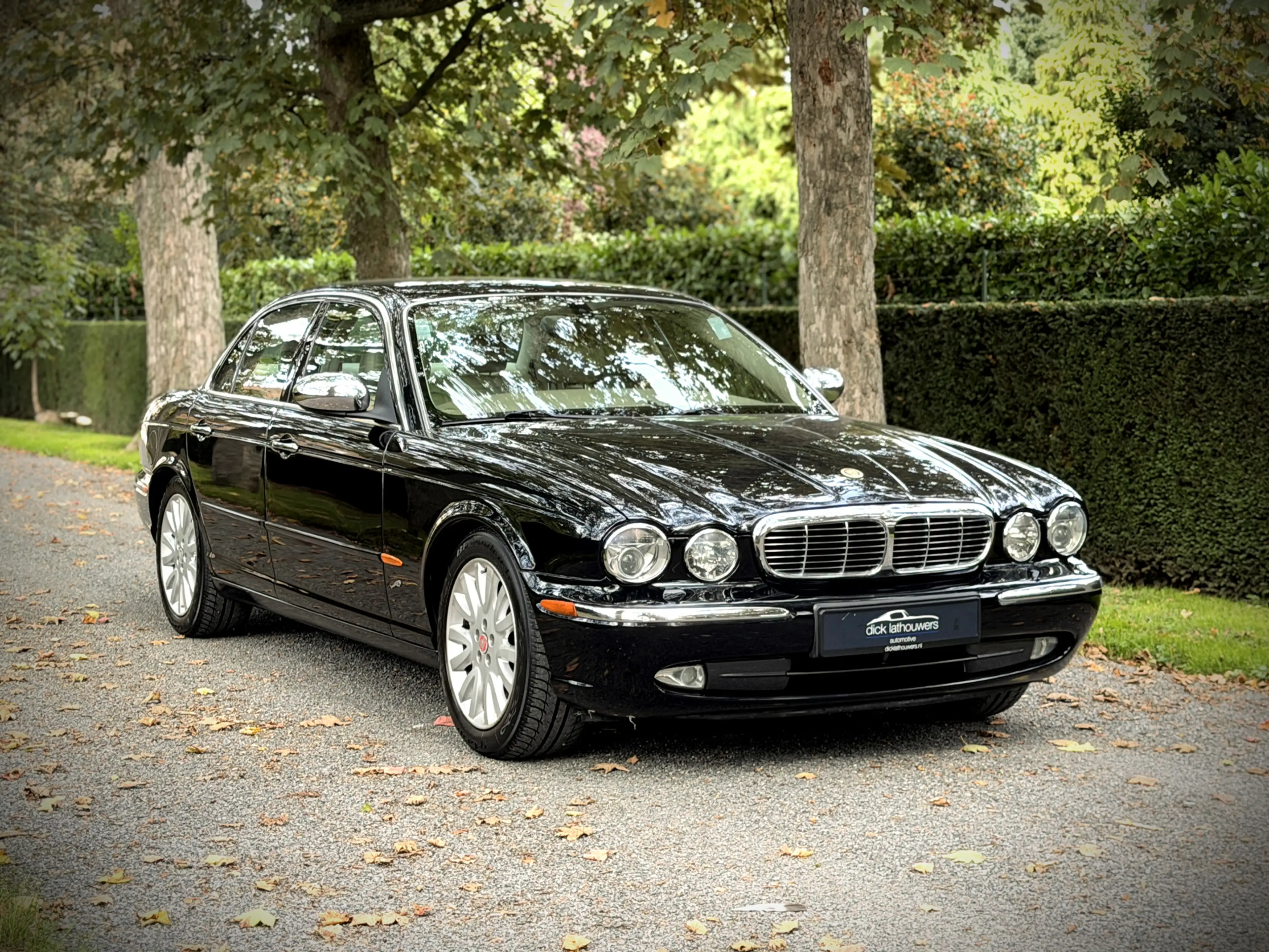 Jaguar XJ 4.2 V8 Executive / YOUNGTIMER / LEDER / SERVICEFIL — photo 13