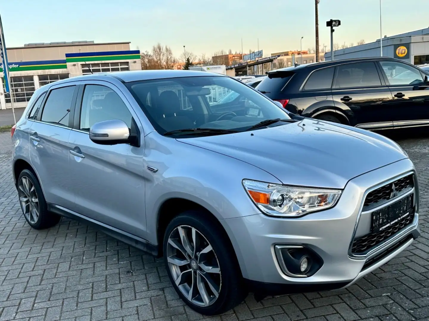 Mitsubishi ASX Diamant Edition 4WD KAMERA NAVI TEMPOMAT AHK Plateado - 2