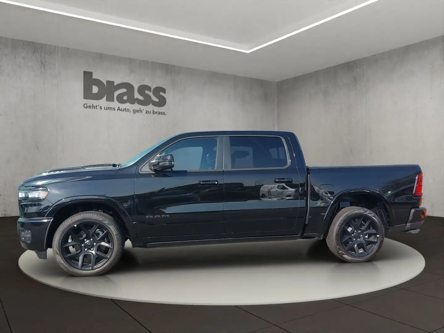 Dodge RAM 1500 Laramie Crew Cab Zwart - 2