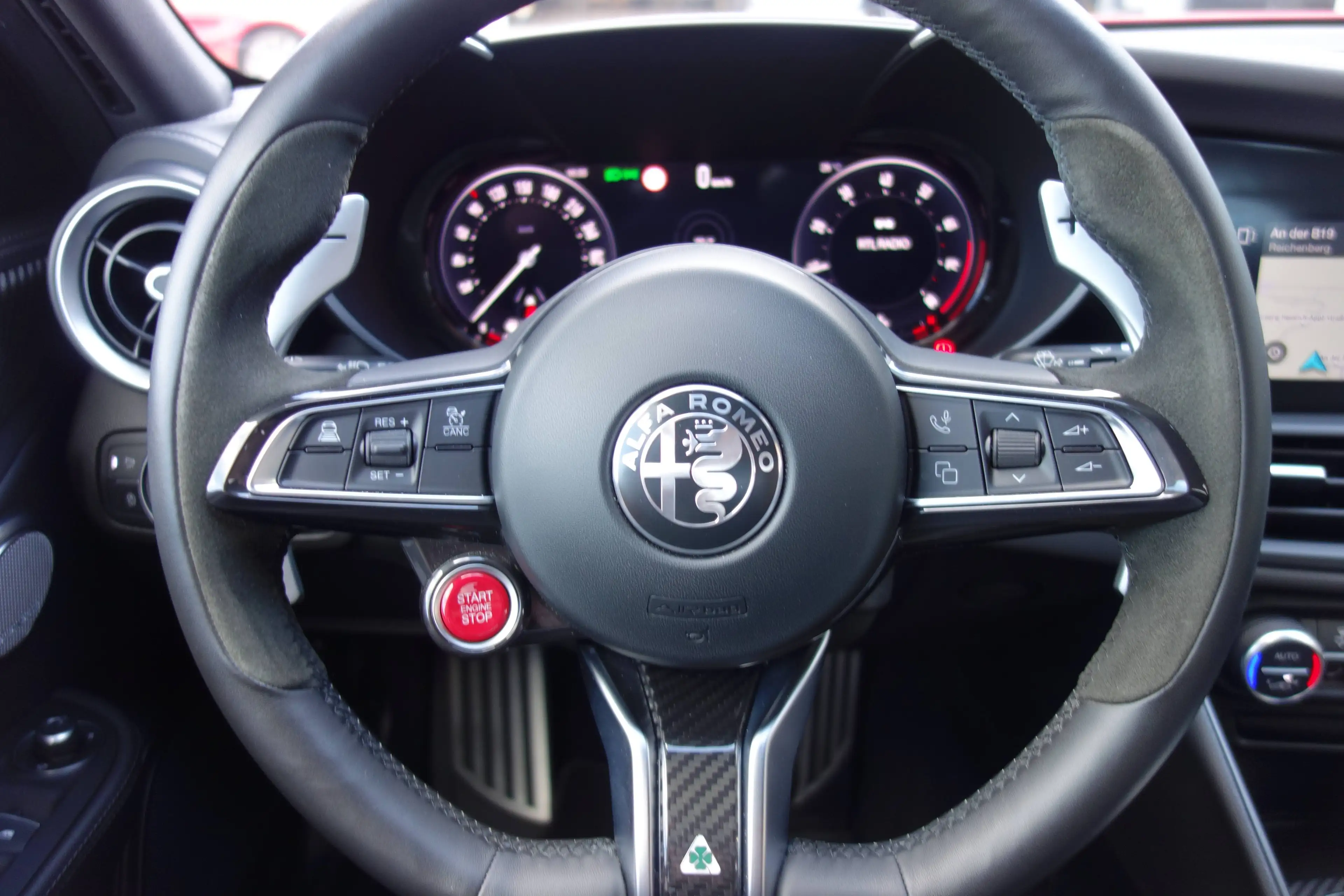 Alfa Romeo Giulia Quadrifoglio *PDC/Kamera/Komfort-Paket* — photo 14