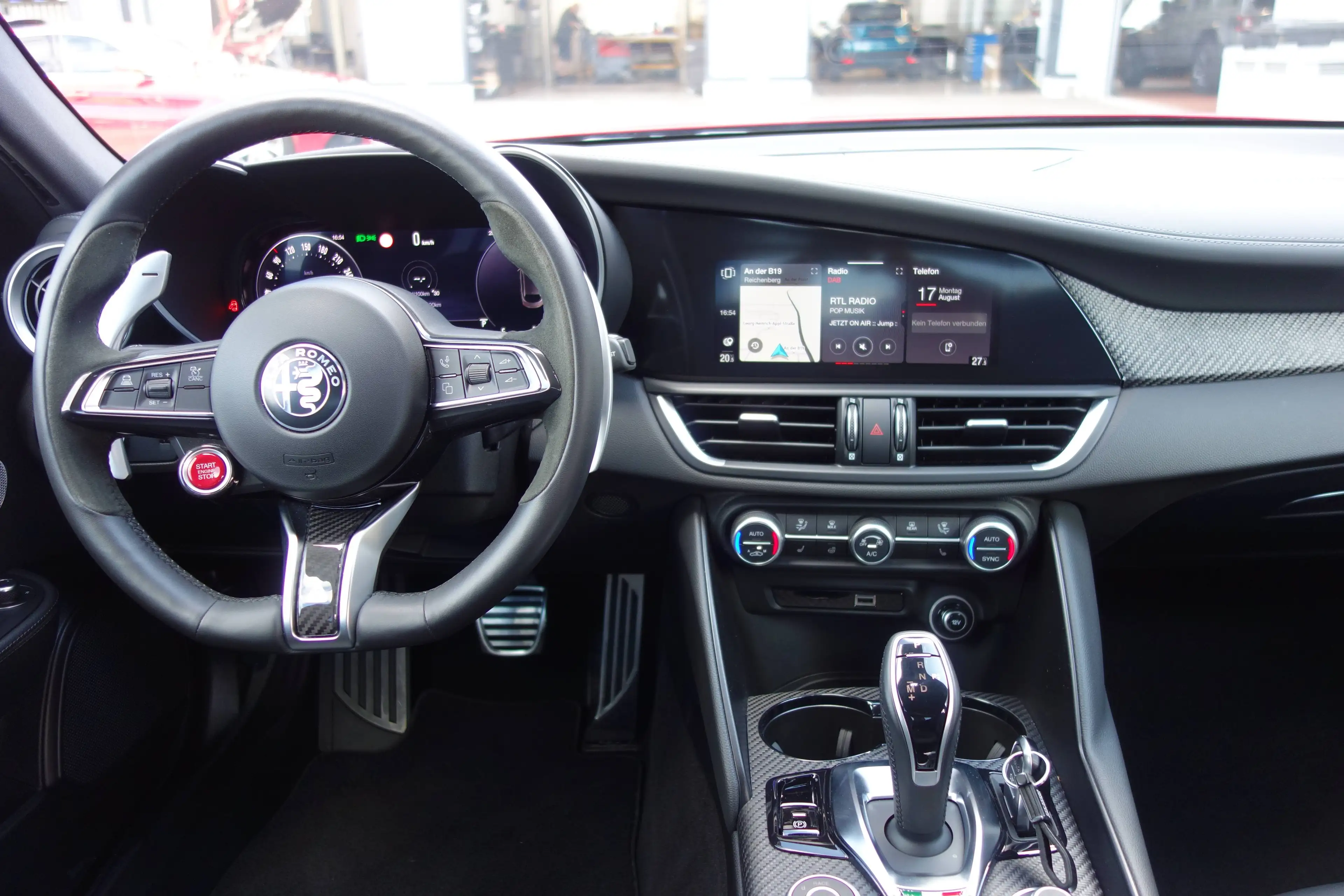 Alfa Romeo Giulia Quadrifoglio *PDC/Kamera/Komfort-Paket* — photo 13
