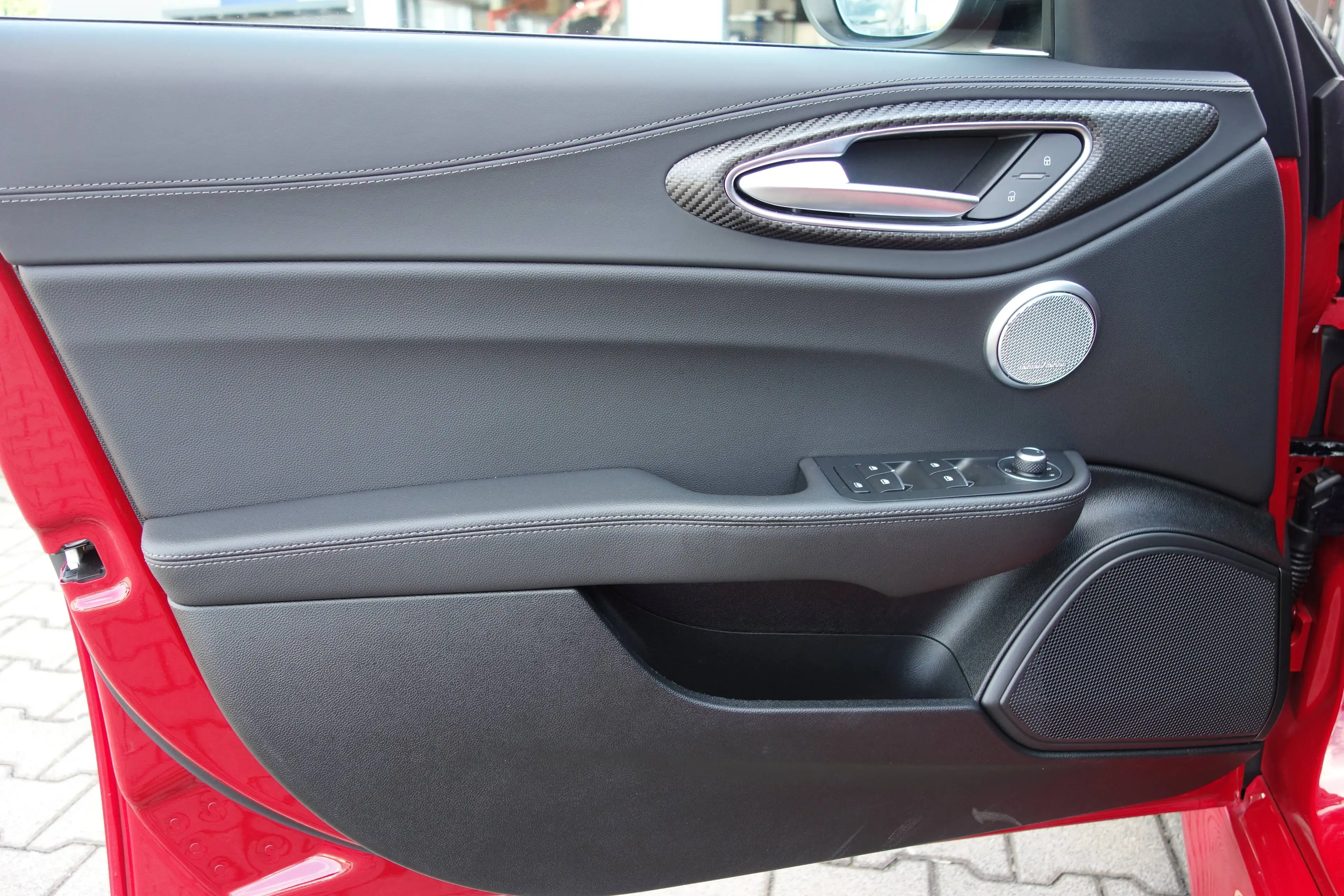 Alfa Romeo Giulia Quadrifoglio *PDC/Kamera/Komfort-Paket* — photo 8
