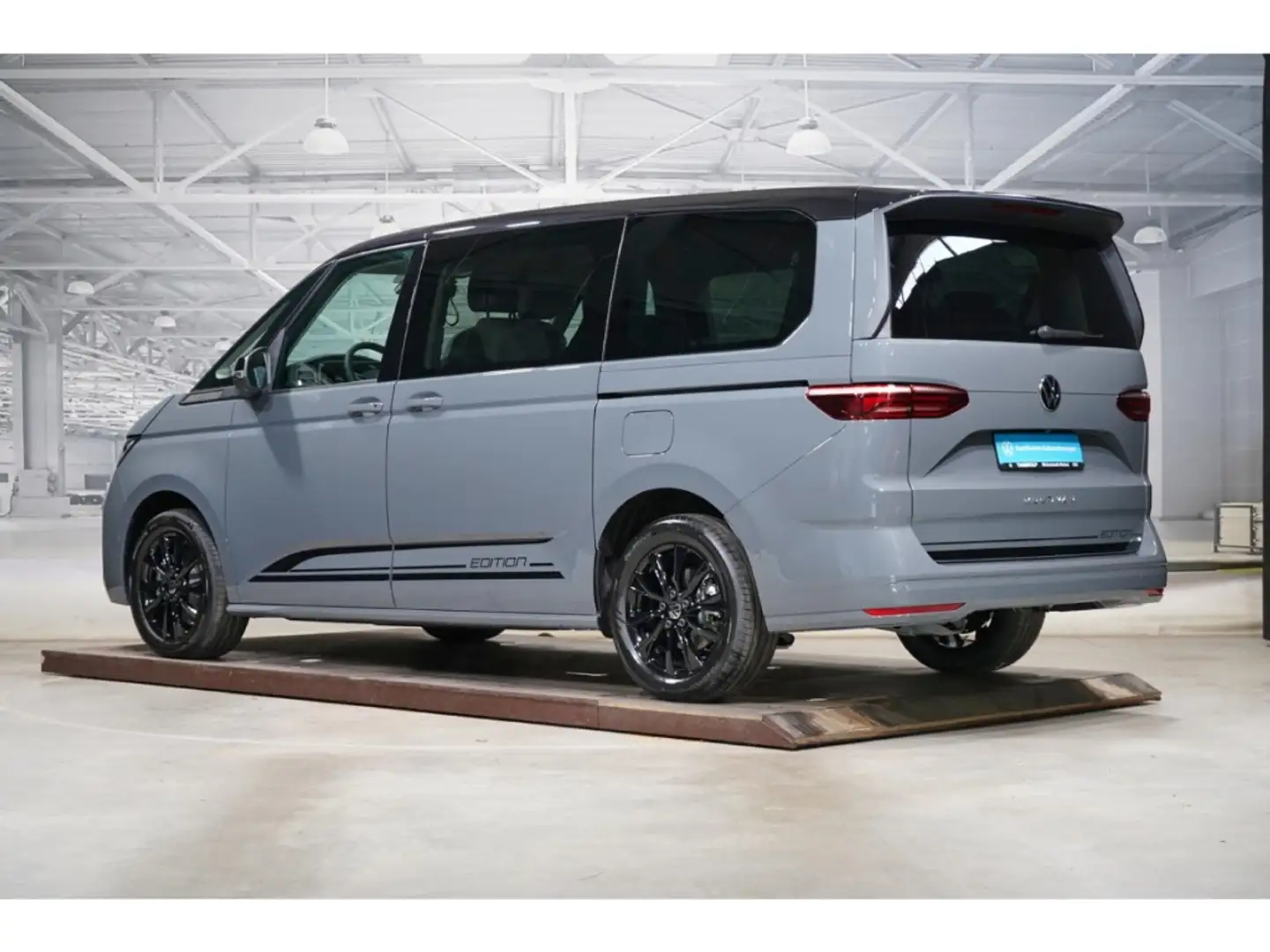 Volkswagen T7 Multivan Life 2.0 TDI AHK ACC LED Matrix Grau - 2