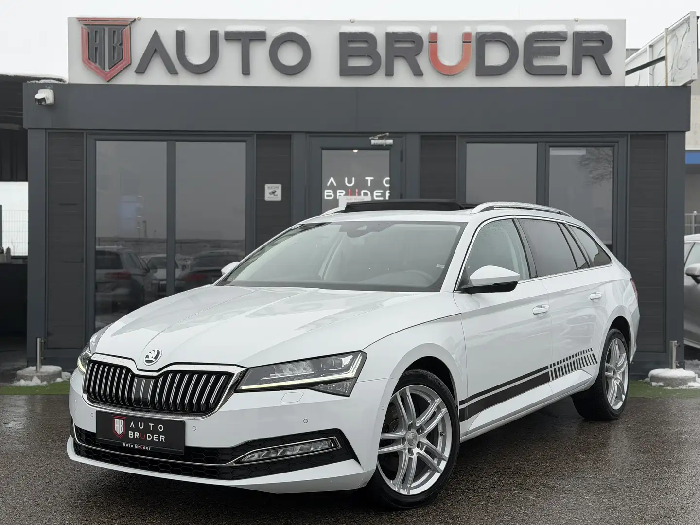 Skoda Superb Kombi 2,0 TDI Style DSG Pano|AHK|Ambiente|LED Weiß - 2