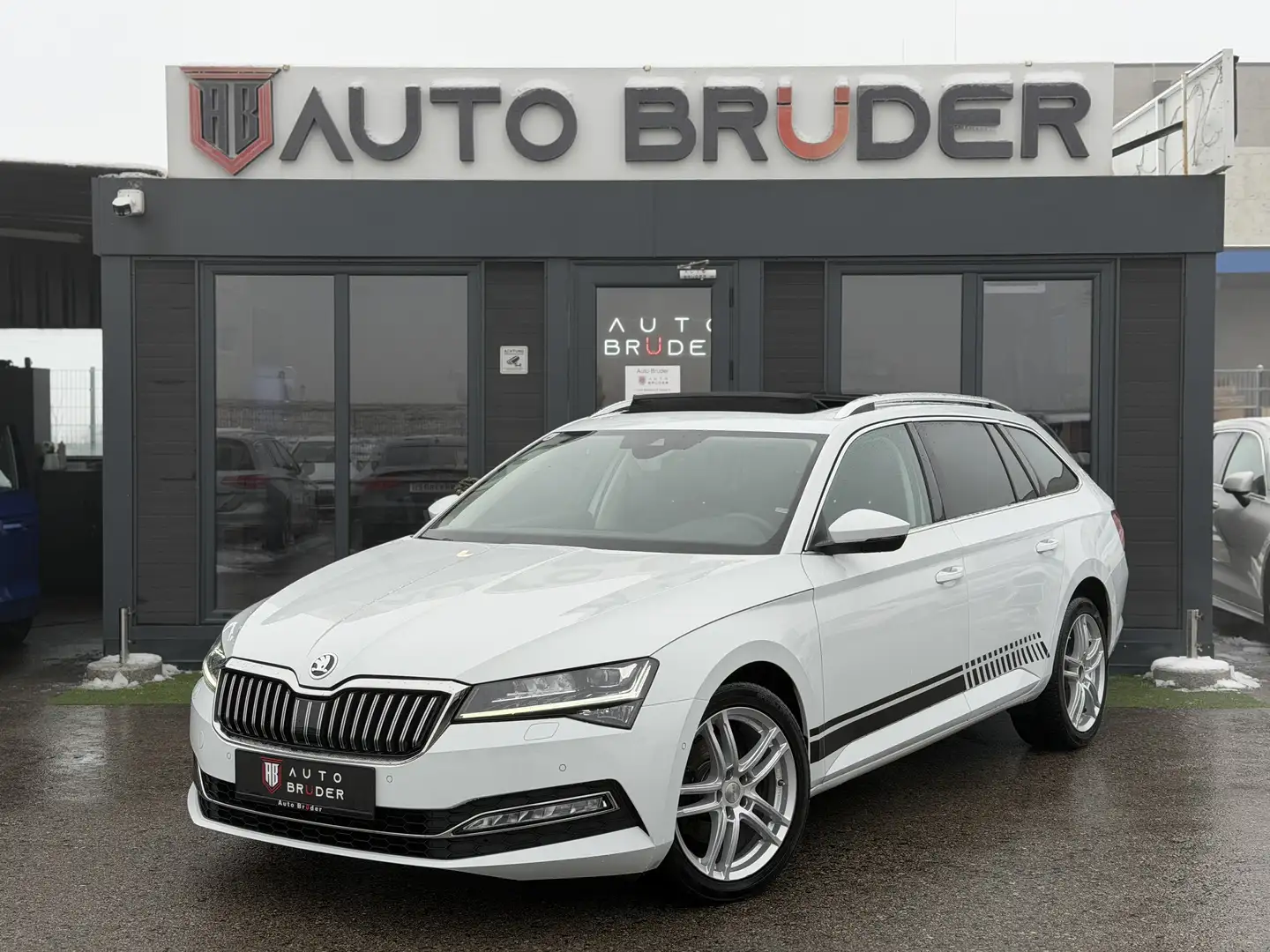 Skoda Superb Kombi 2,0 TDI Style DSG Pano|AHK|Ambiente|LED Weiß - 1