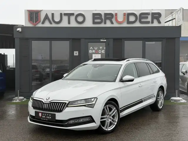 Skoda Superb Kombi 2,0 TDI Style DSG Pano|AHK|Ambiente|LED