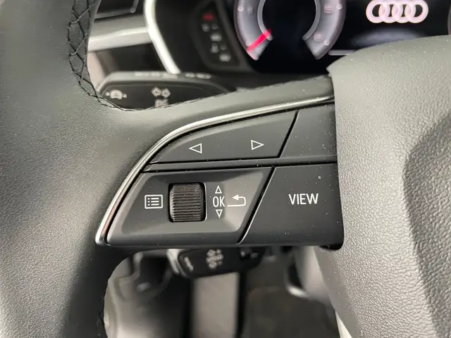 Audi Q3 view 14