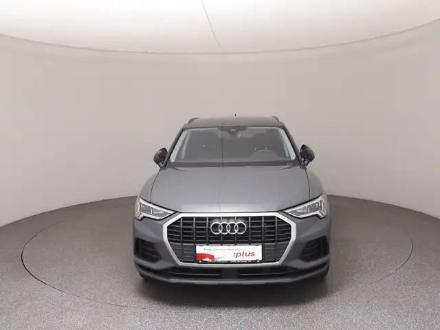 Audi Q3 view 3