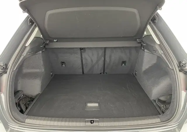 Audi Q3 view 7