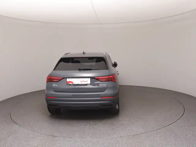 Audi Q3 view 6