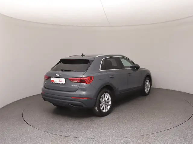 Audi Q3 view 4
