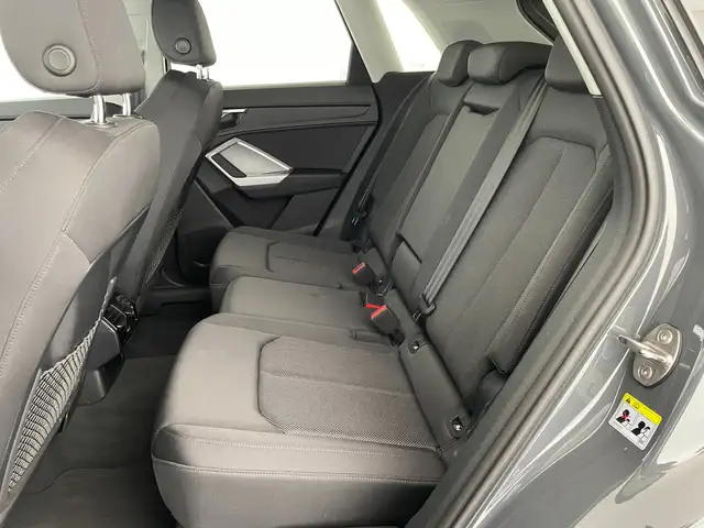 Audi Q3 view 11