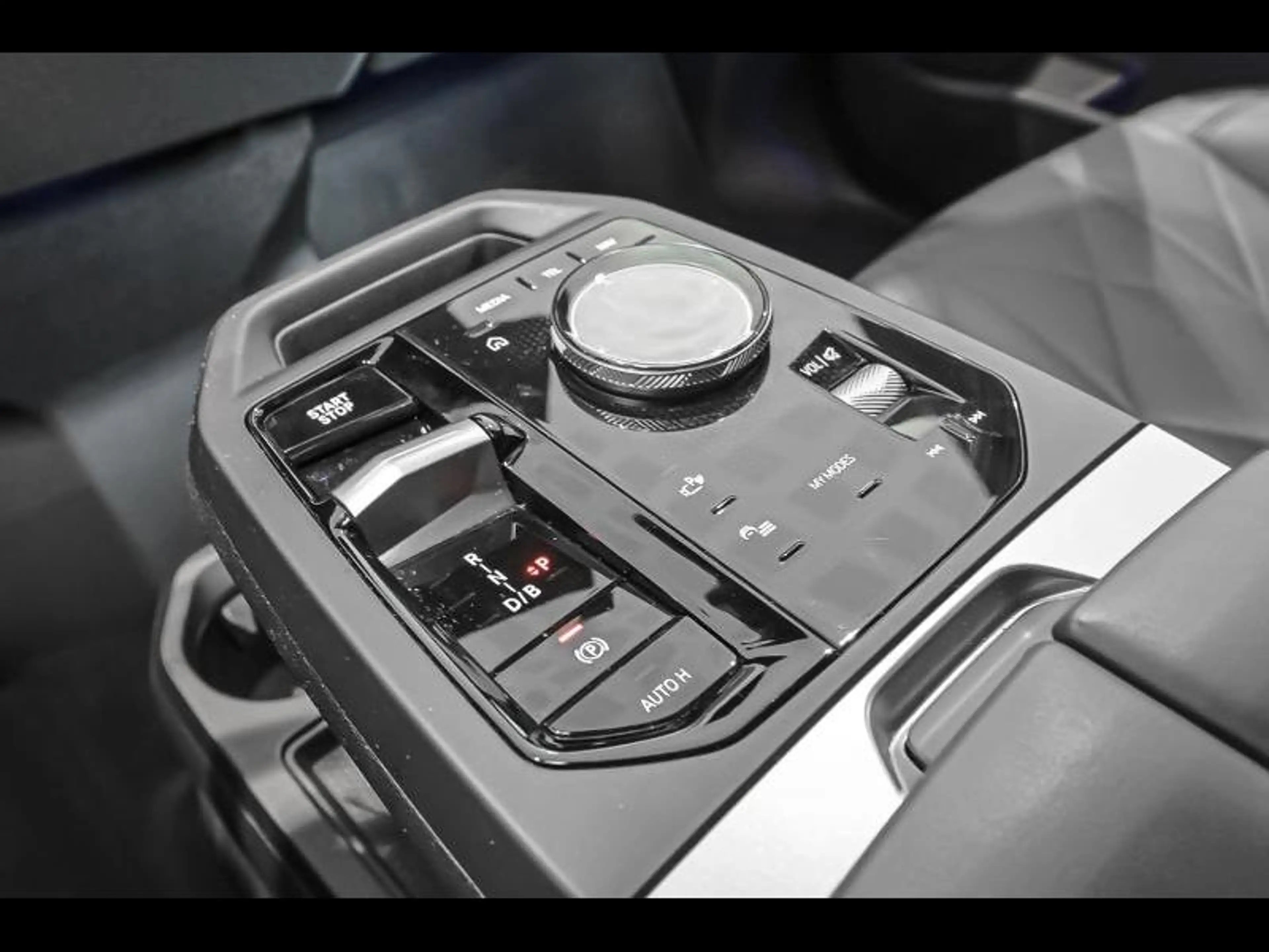 BMW iX xDrive45 - MsportPro|H&K|TH|360C — photo 11