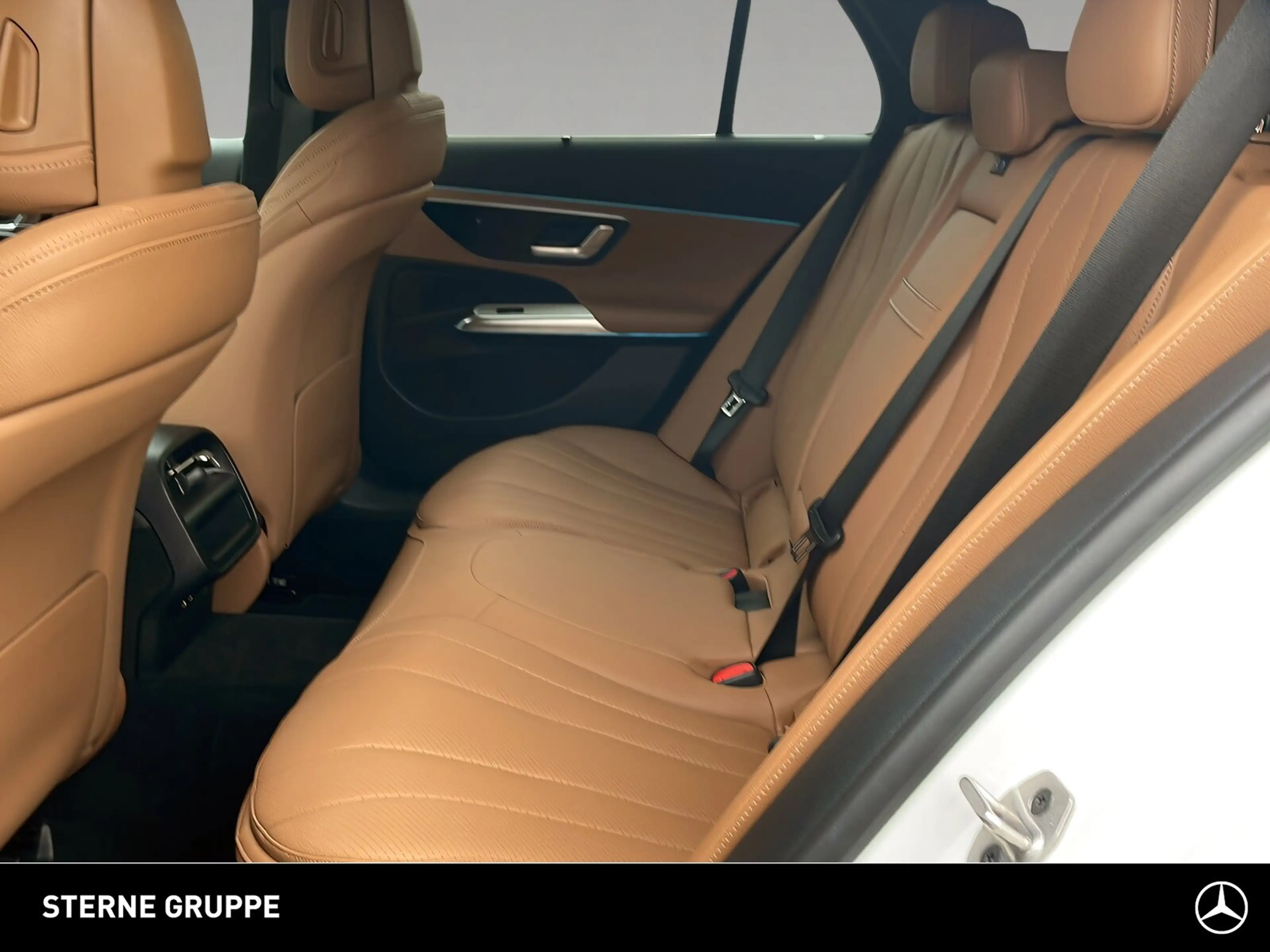 Mercedes-Benz E 300 E 300 de T AVANTGARDE Pano AHK Keyl Dist Ambi19" — photo 12