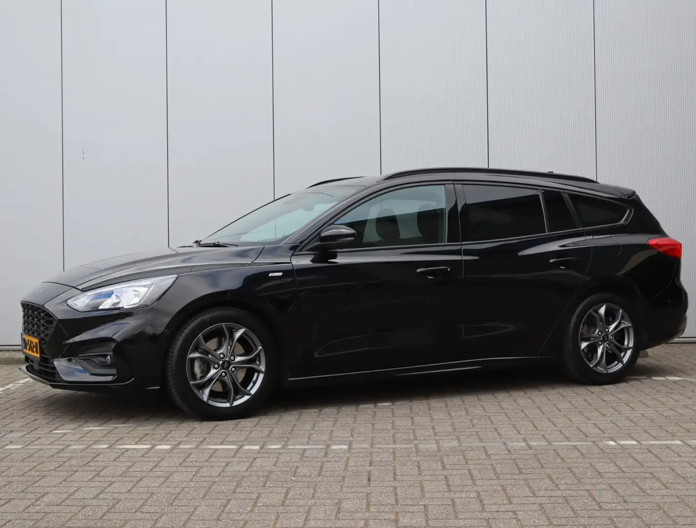 Ford Focus Focus 1.0 EcoBoost. ST-Line Station Zwart - 1