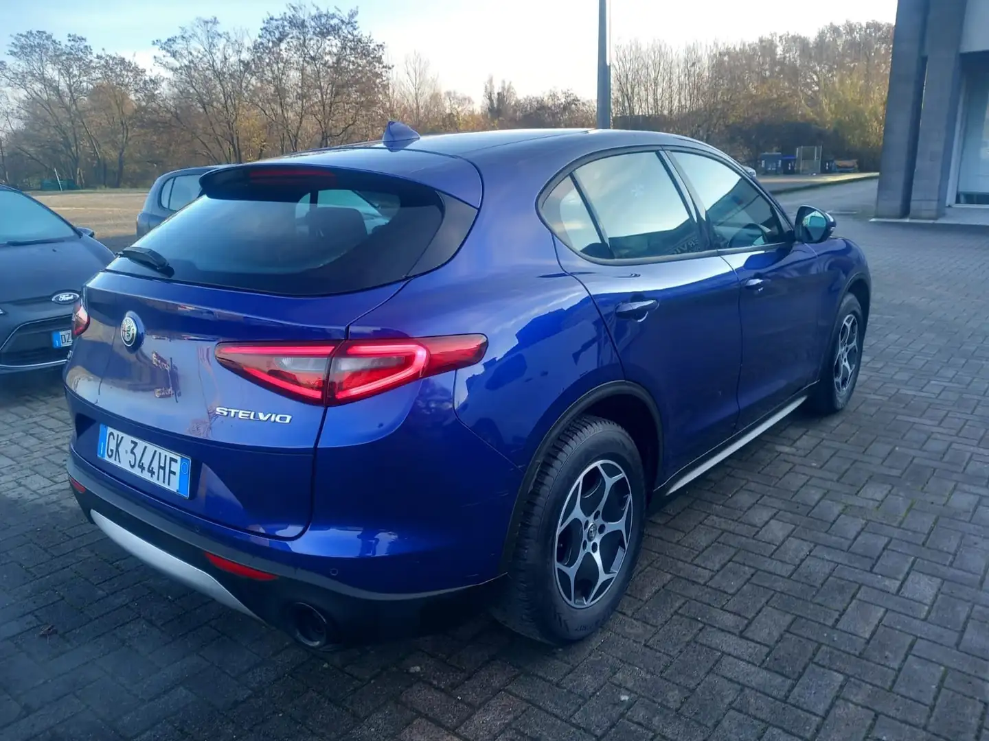 Alfa Romeo Stelvio 2.2 t Business Q4 190cv auto Kék - 2