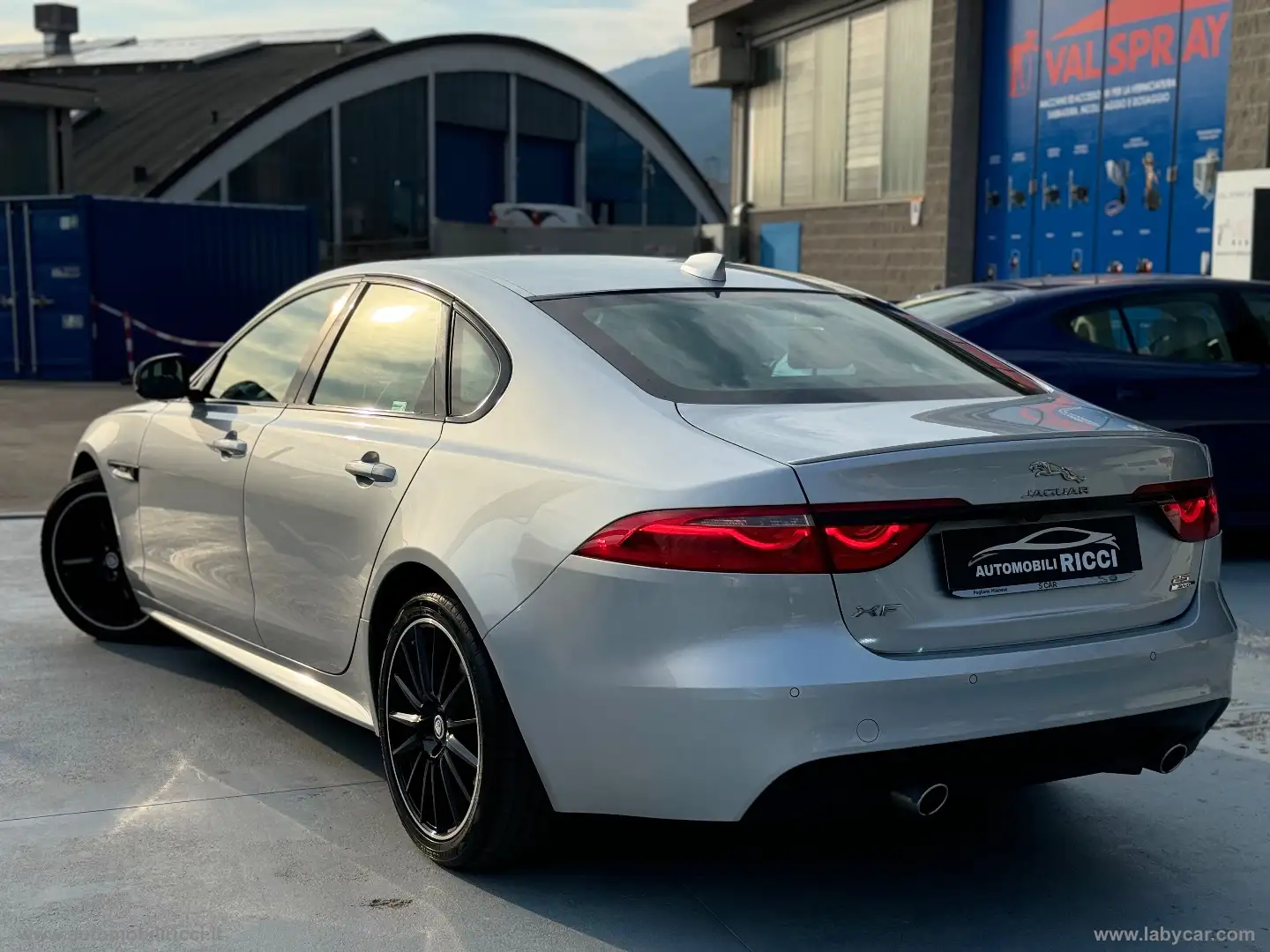 Jaguar XF 2.0 D 240 CV AWD aut. R-Sport Grau - 2