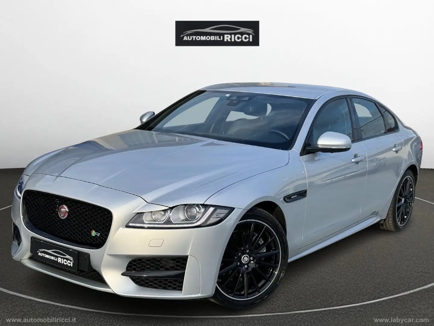 Jaguar XF 2.0 D 240 CV AWD aut. R-Sport Grijs - 1