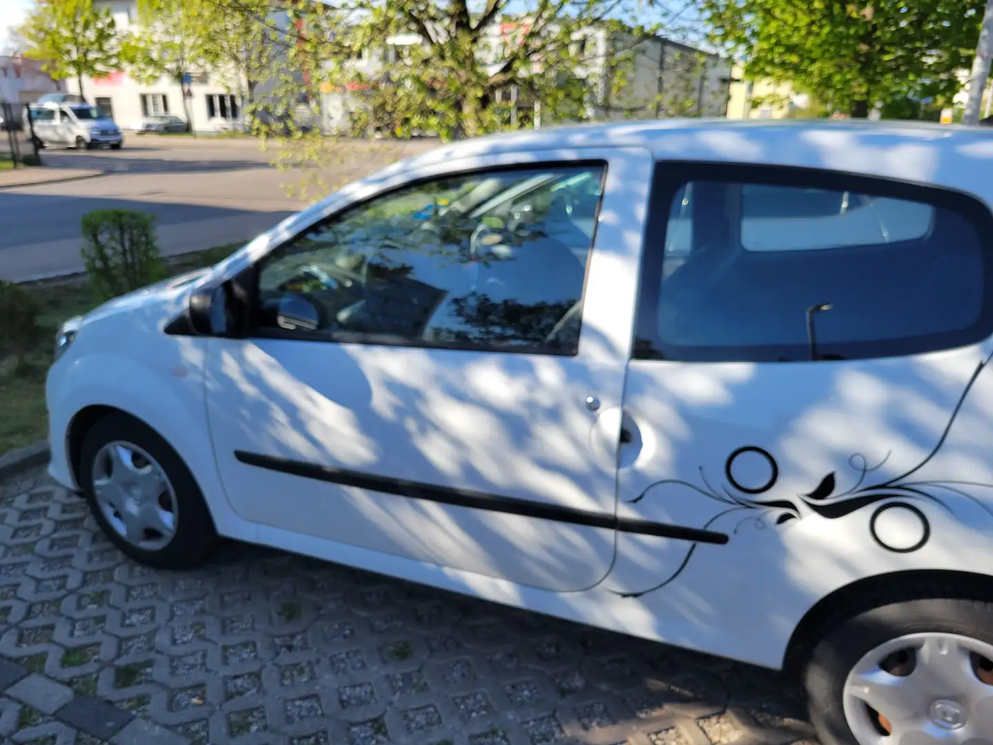 Renault Twingo Twingo 1.2 LEV 16V 75 Authentique Weiß - 2