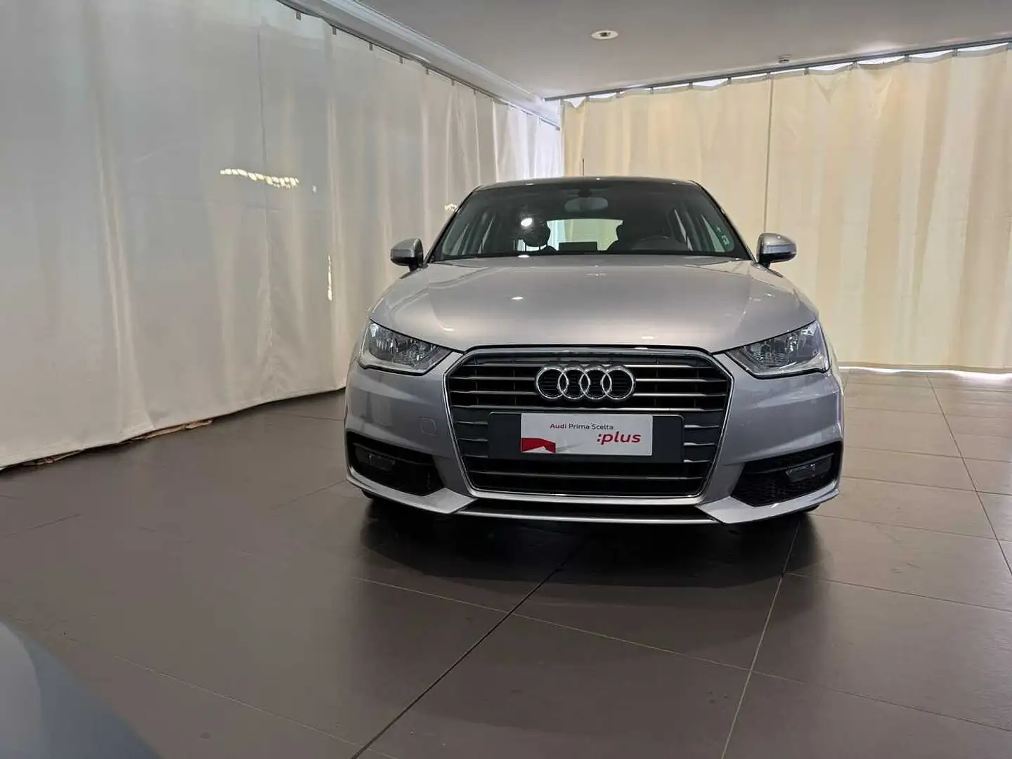 Audi A1 A1 SPB 1.0 82CV TFSI Design Silber - 2