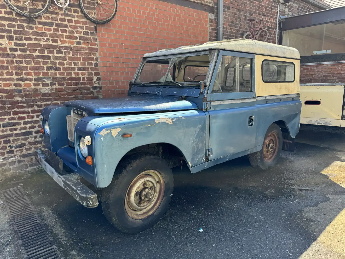 Land Rover Defender 88 ESSENCE A RESTAURER COMPLET voiture belge Modrá - 2