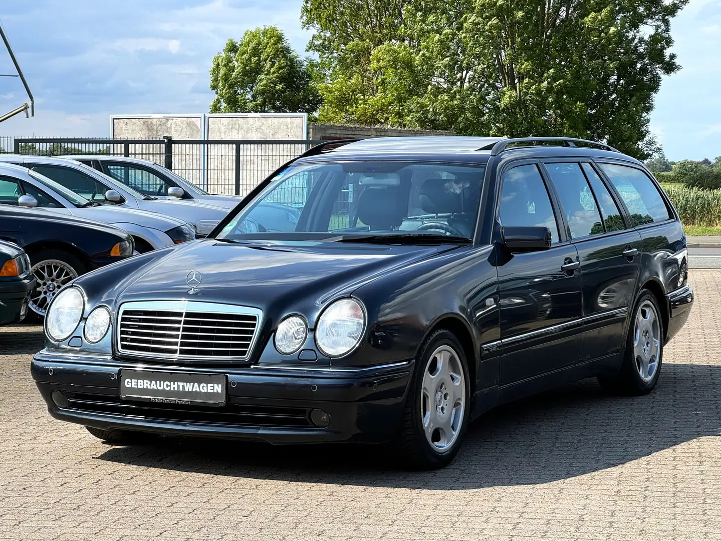 Mercedes-Benz E 55 AMG T AMG W210 aus 2.Hand Leder Navi Xenon Noir - 1