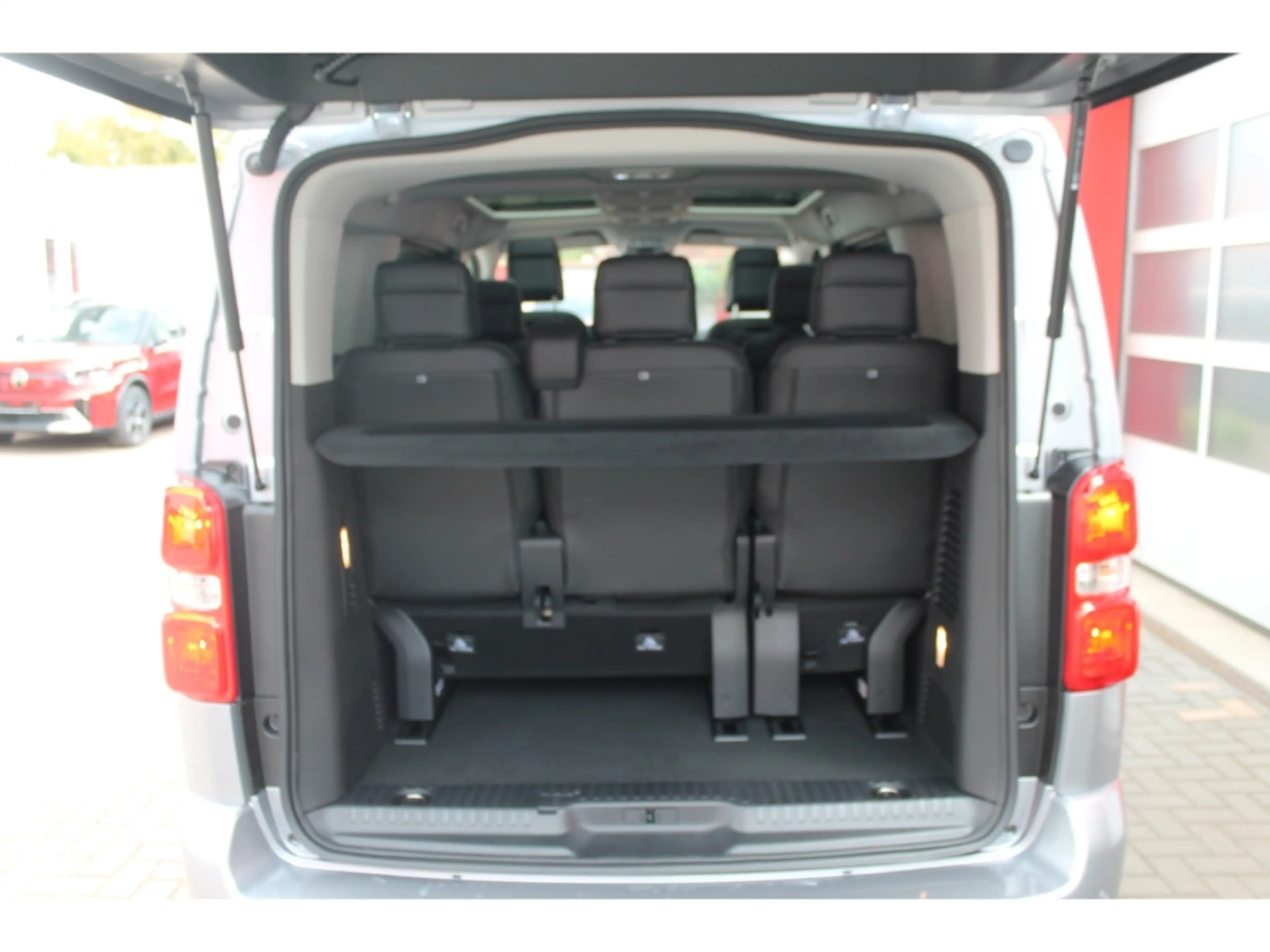 Peugeot Traveller Allure L2 2.2 BHDi180 EAT8 AHK Pano 8Sitzer — photo 10
