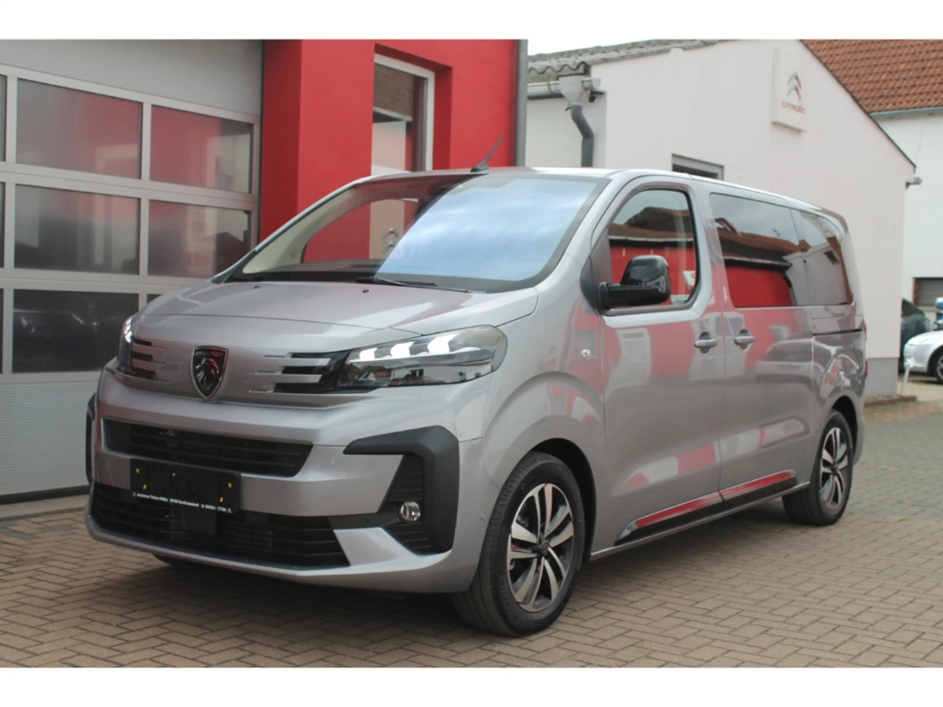 Peugeot Traveller Allure L2 2.2 BHDi180 EAT8 AHK Pano 8Sitzer