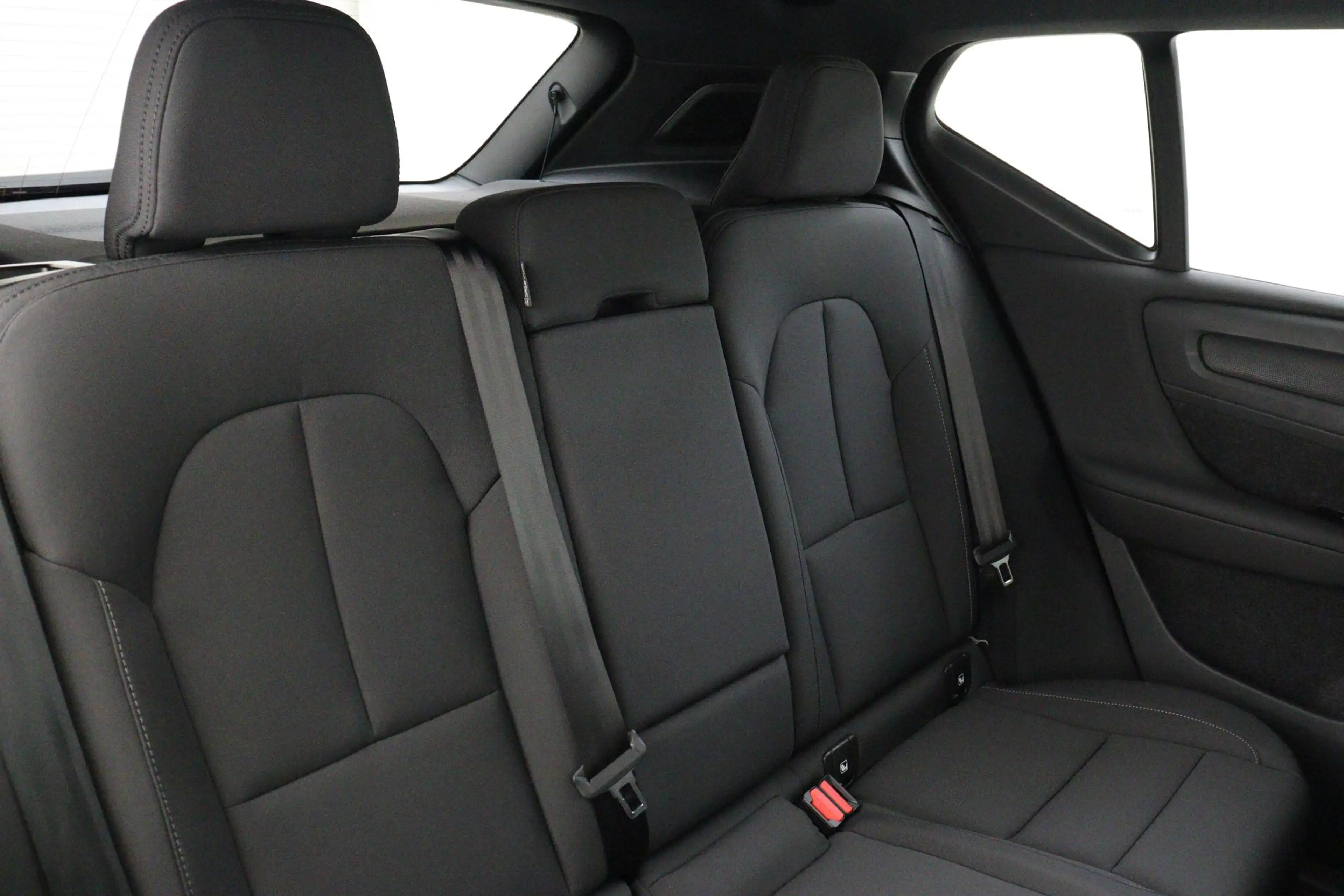 Volvo EX40 SINGLE MOTOR EXT. RANGE PLUS BLACK ED. EU. 82 kWh — photo 12