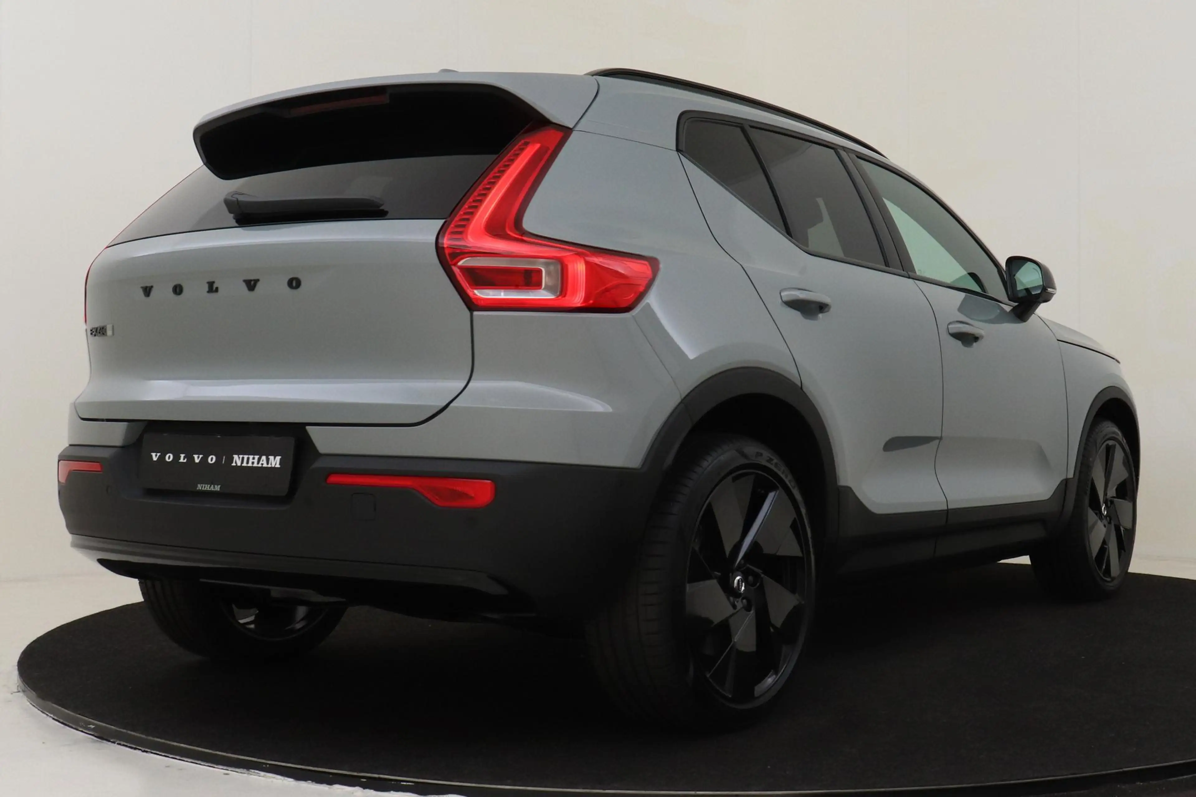 Volvo EX40 SINGLE MOTOR EXT. RANGE PLUS BLACK ED. EU. 82 kWh — photo 3