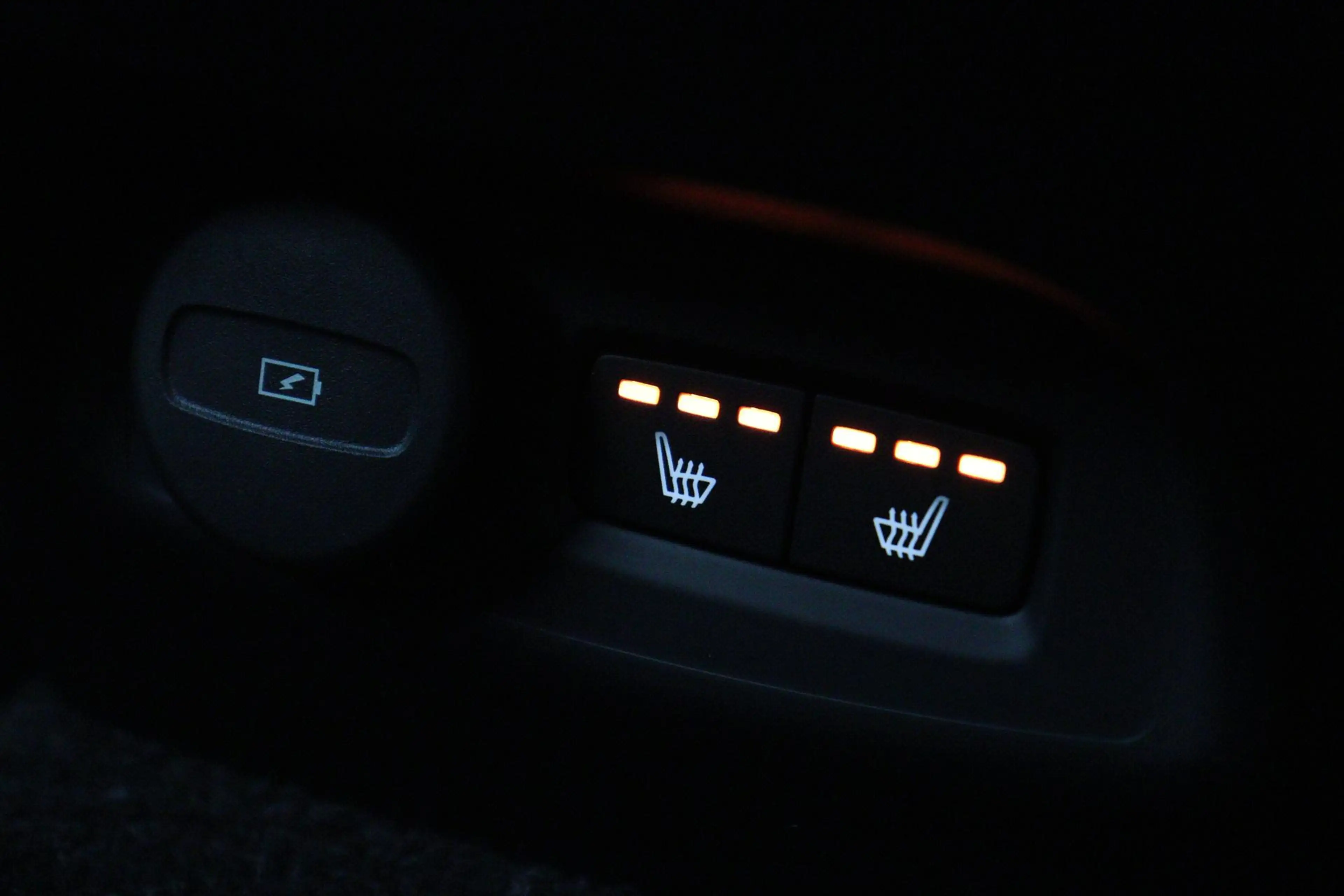 Volvo EX40 SINGLE MOTOR EXT. RANGE PLUS BLACK ED. EU. 82 kWh — photo 14