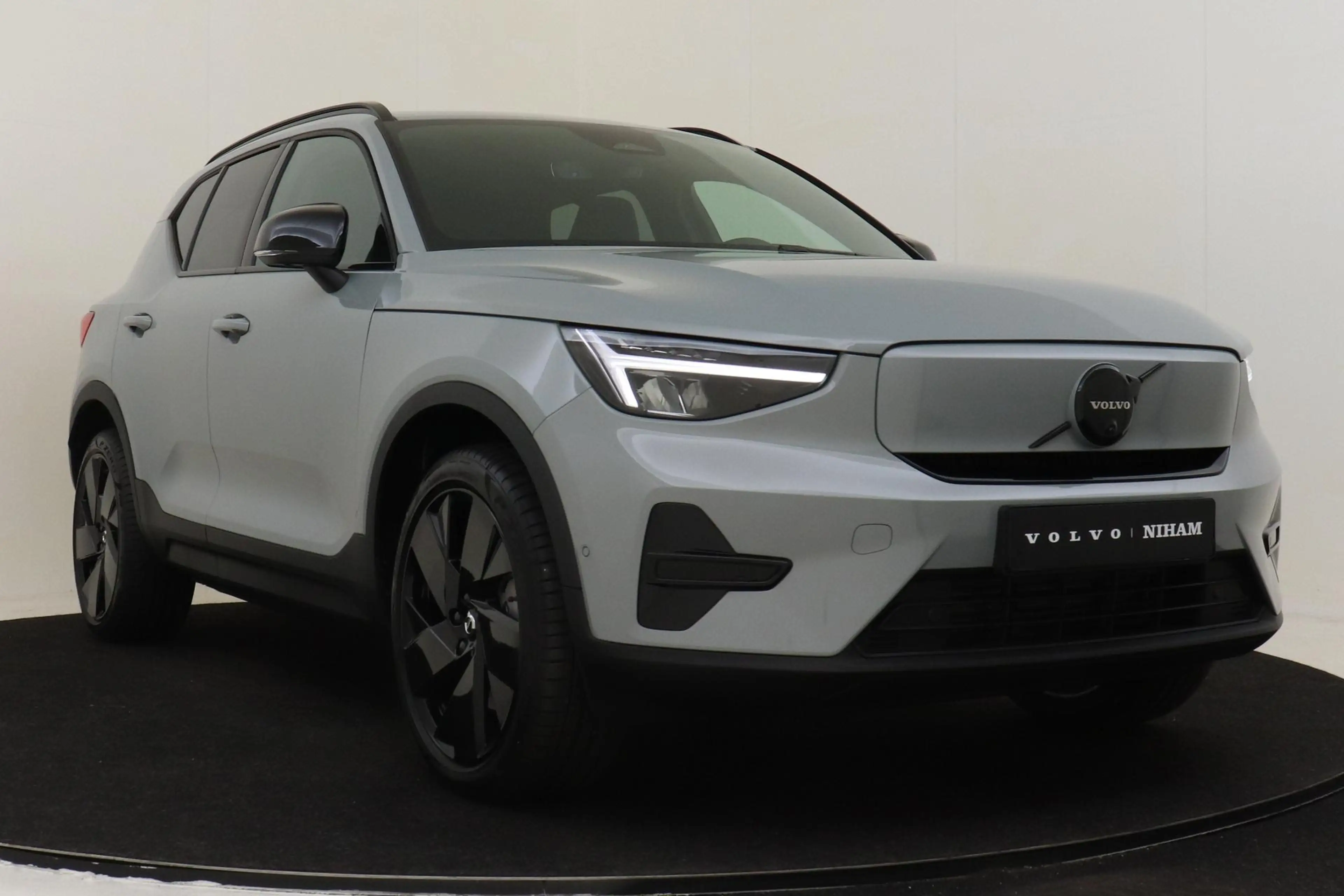Volvo EX40 SINGLE MOTOR EXT. RANGE PLUS BLACK ED. EU. 82 kWh — photo 11