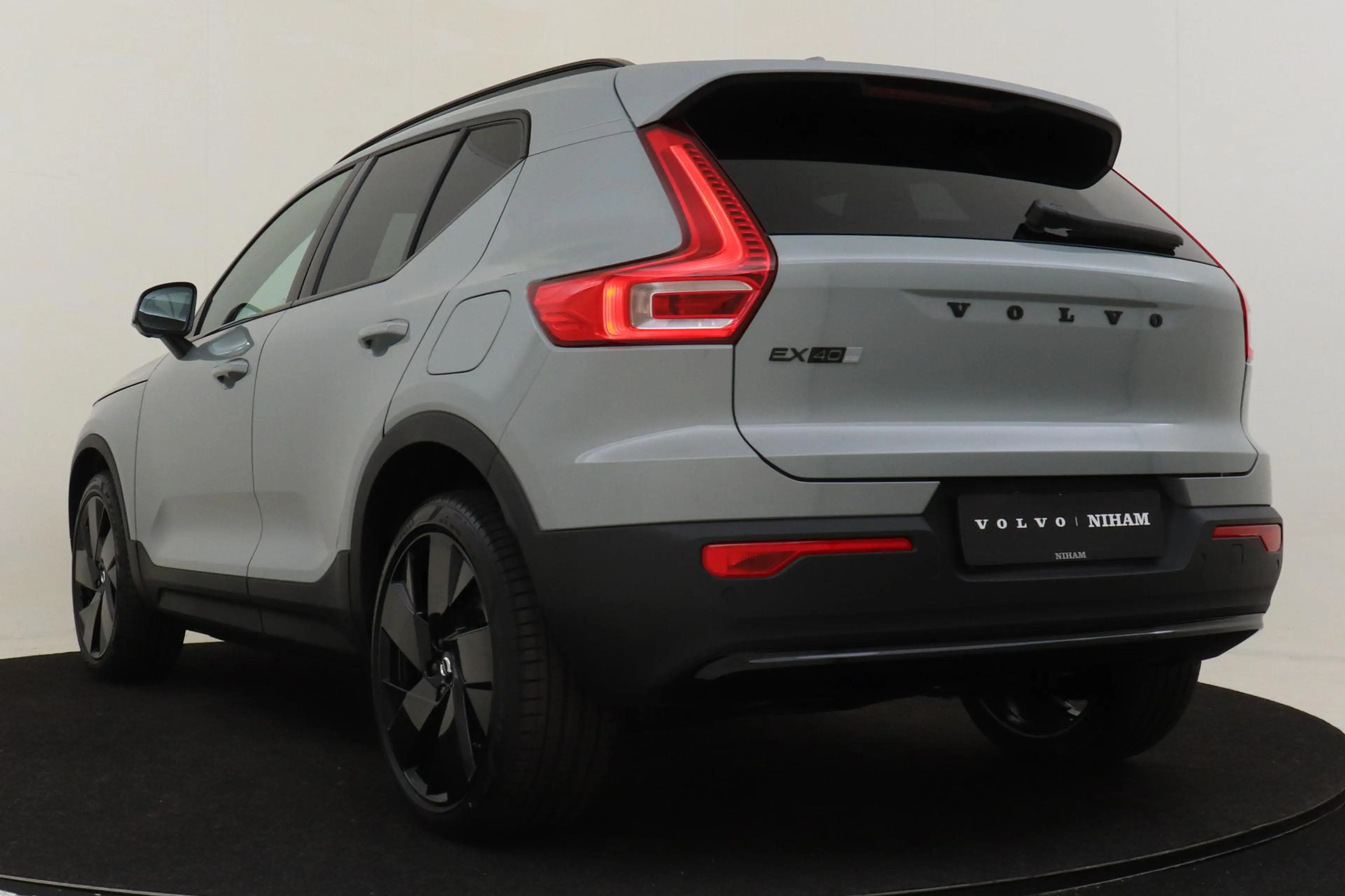 Volvo EX40 SINGLE MOTOR EXT. RANGE PLUS BLACK ED. EU. 82 kWh — photo 5