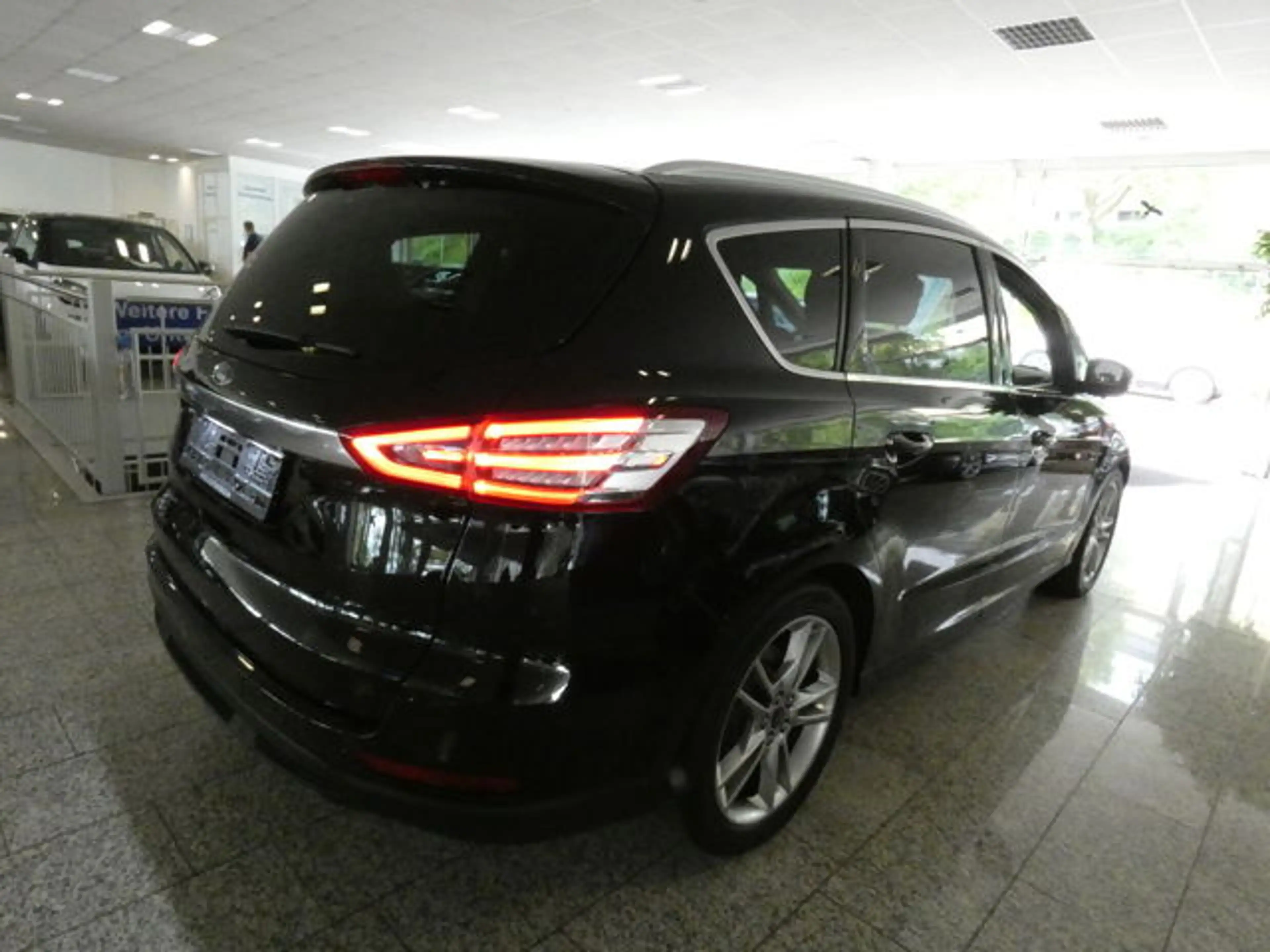 Ford S-Max 1.5 Titanium 7-SITZE+NAV+SITZHEIZ+SPURHALT — photo 4