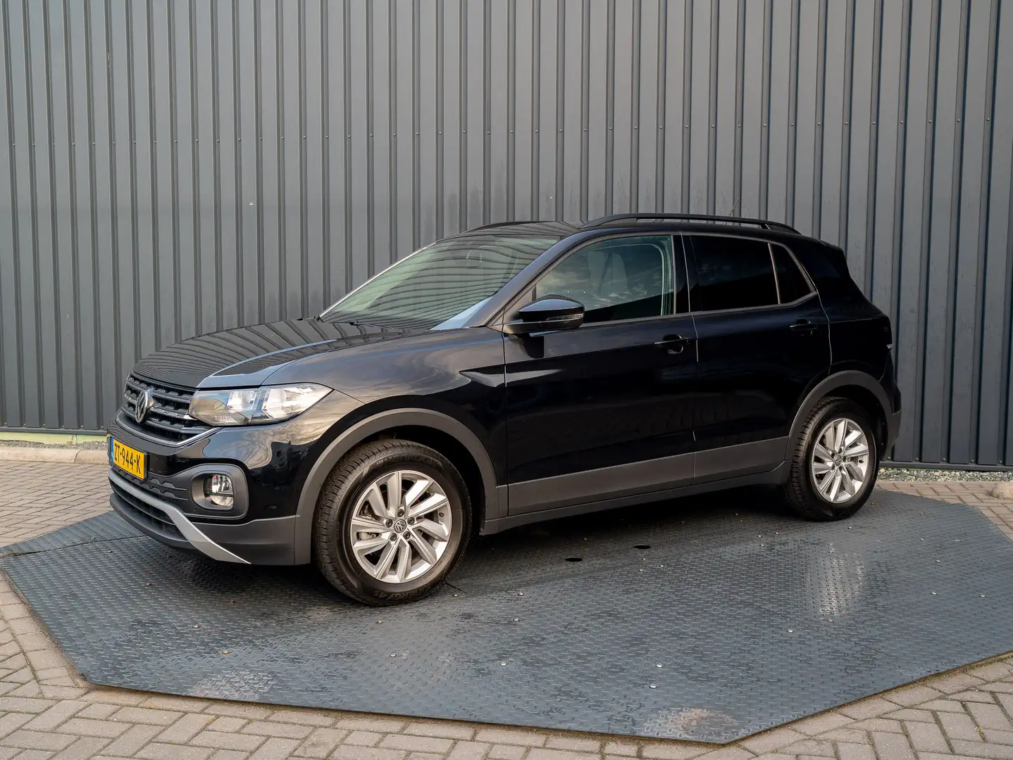 Volkswagen T-Cross 1.0 TSI 116Pk Automaat Life | Camera | Trekhaak af Schwarz - 2