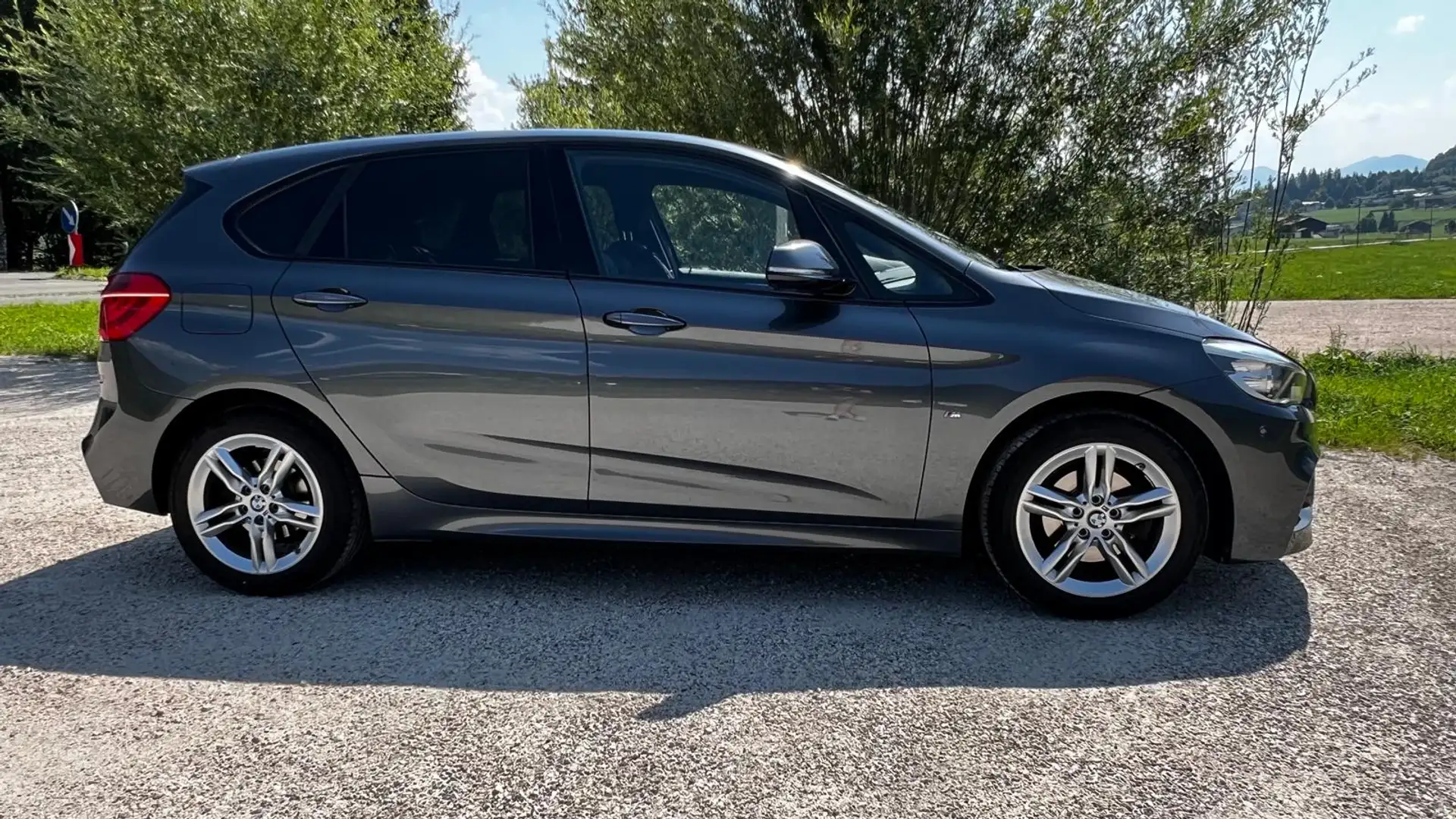 BMW 218 BMW 2er Active Tourer - 218d xDrive M Sport Grau - 1