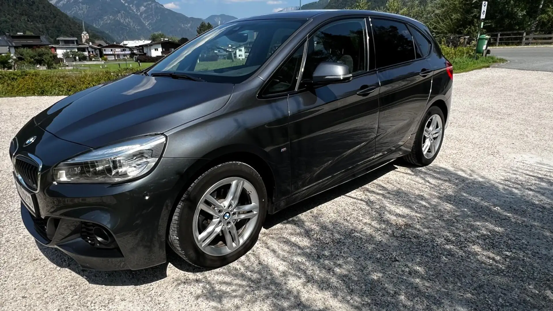 BMW 218 BMW 2er Active Tourer - 218d xDrive M Sport Grau - 2
